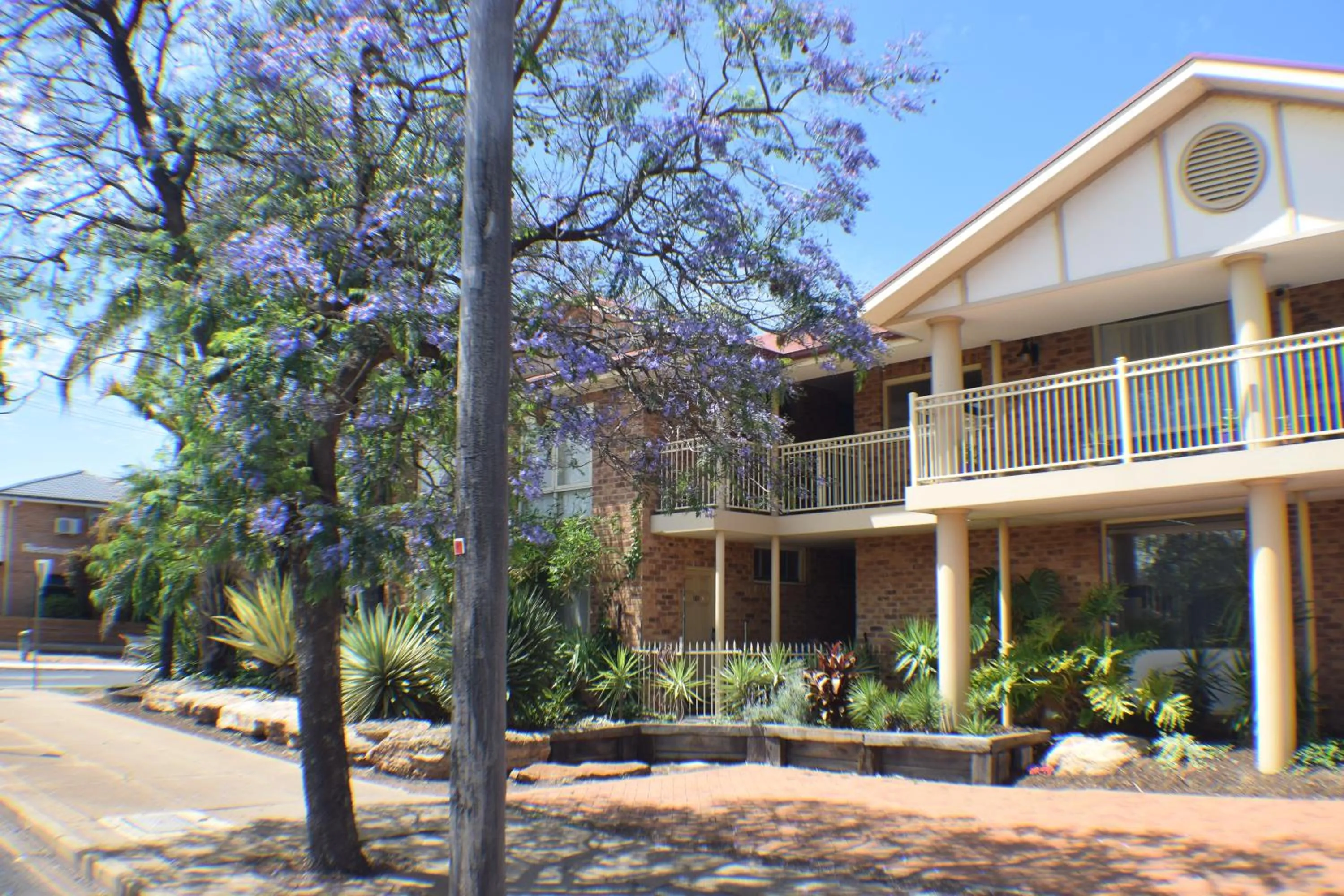 Property building in The Oxley Motel Dubbo