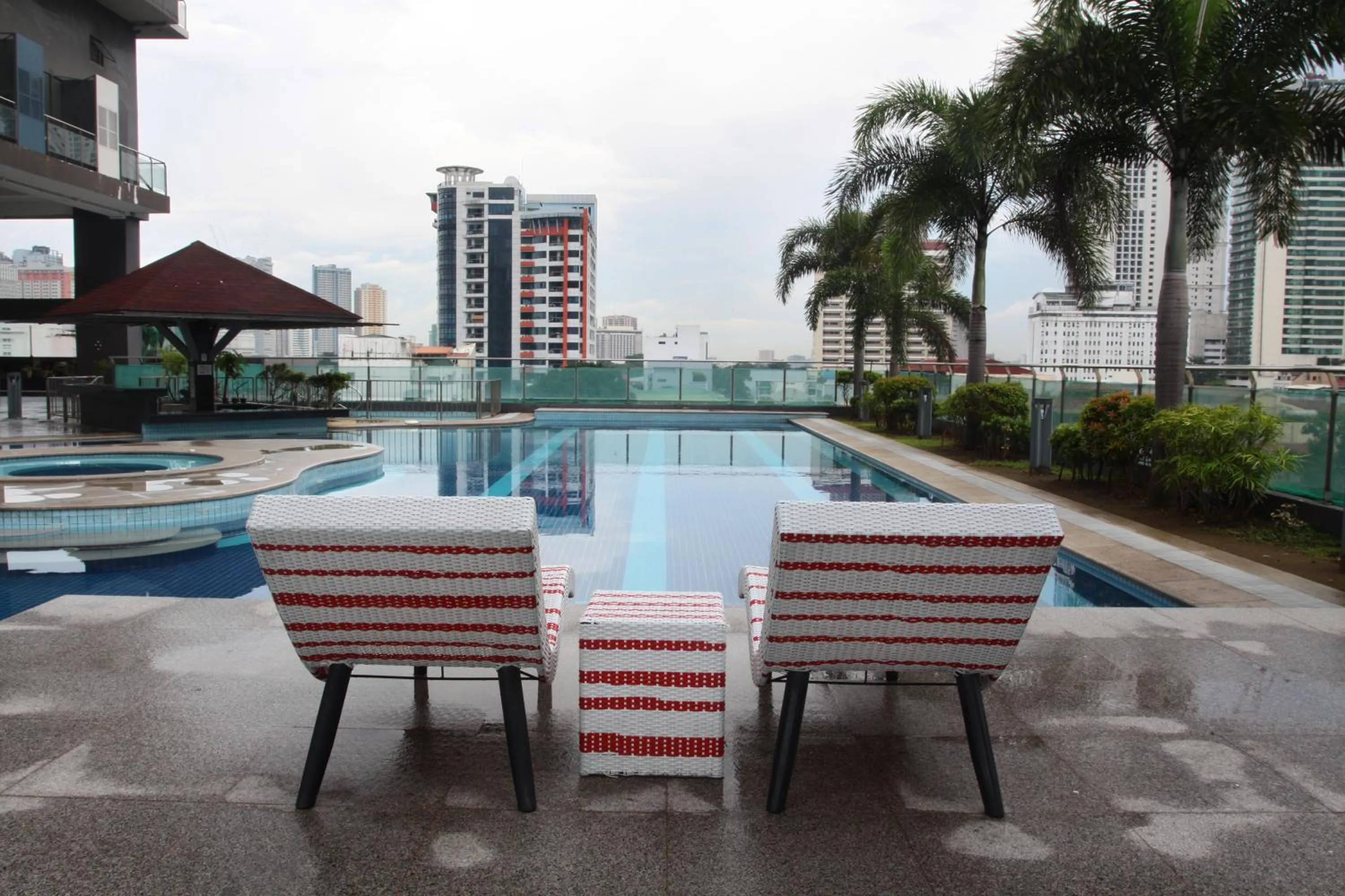 Swimming pool in Malate Bayview Mansion city view