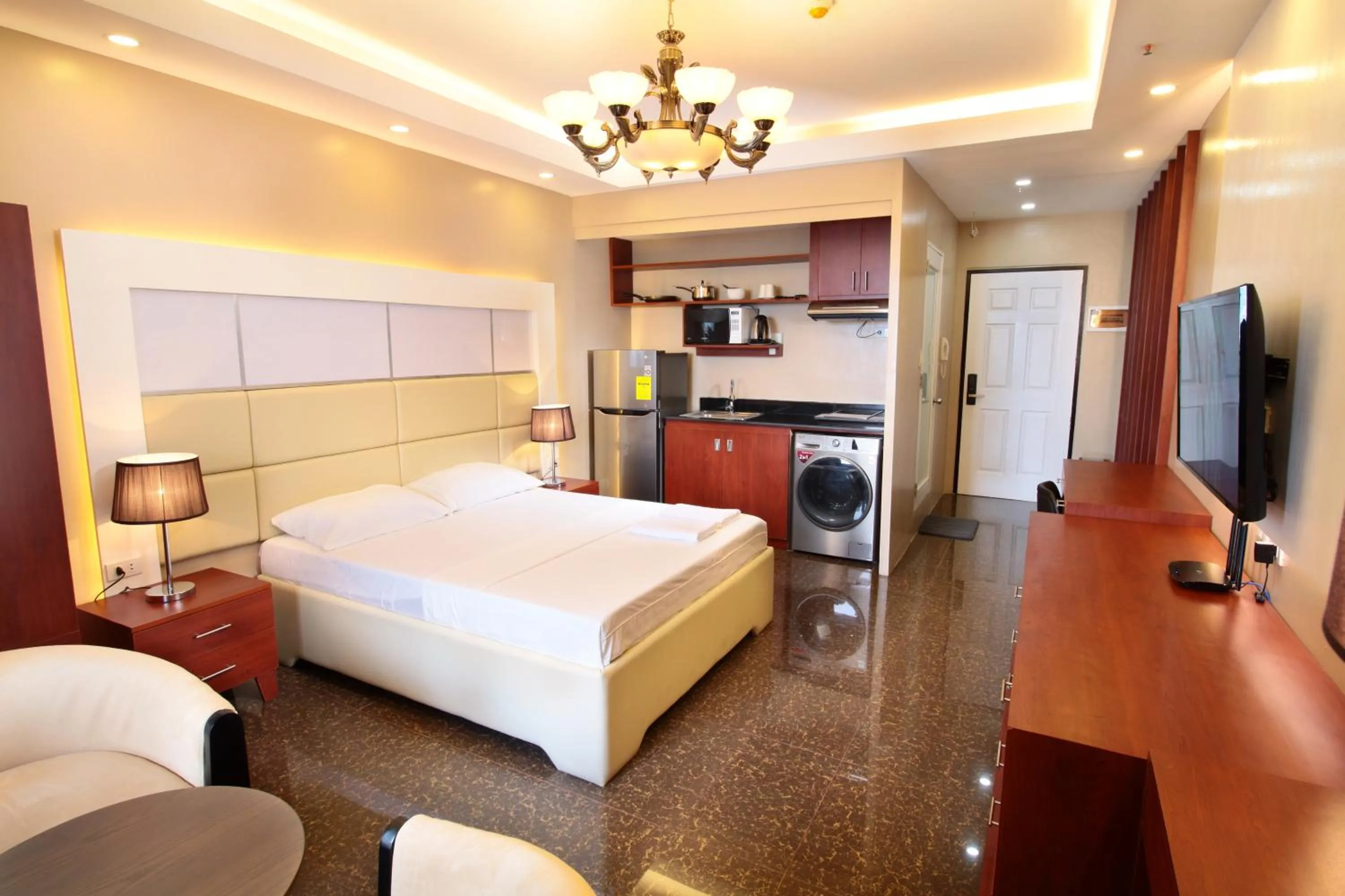 Bed in Malate Bayview Mansion city view