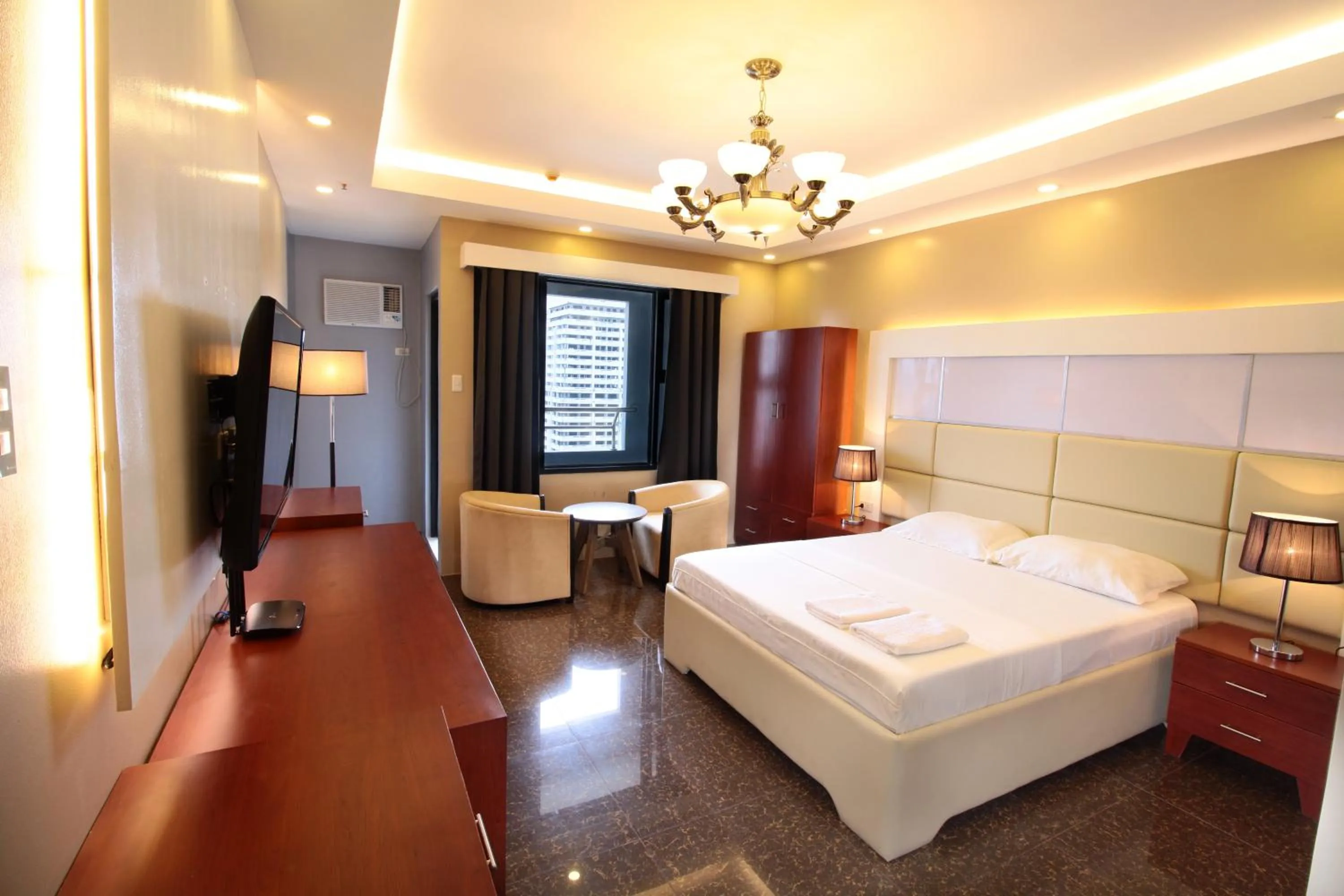 Bed in Malate Bayview Mansion city view