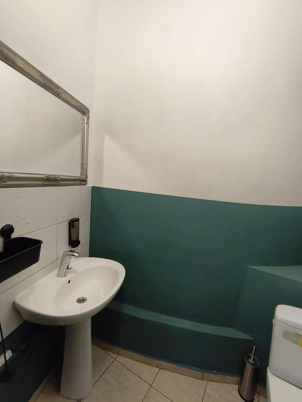 Toilet in Antique Hostel