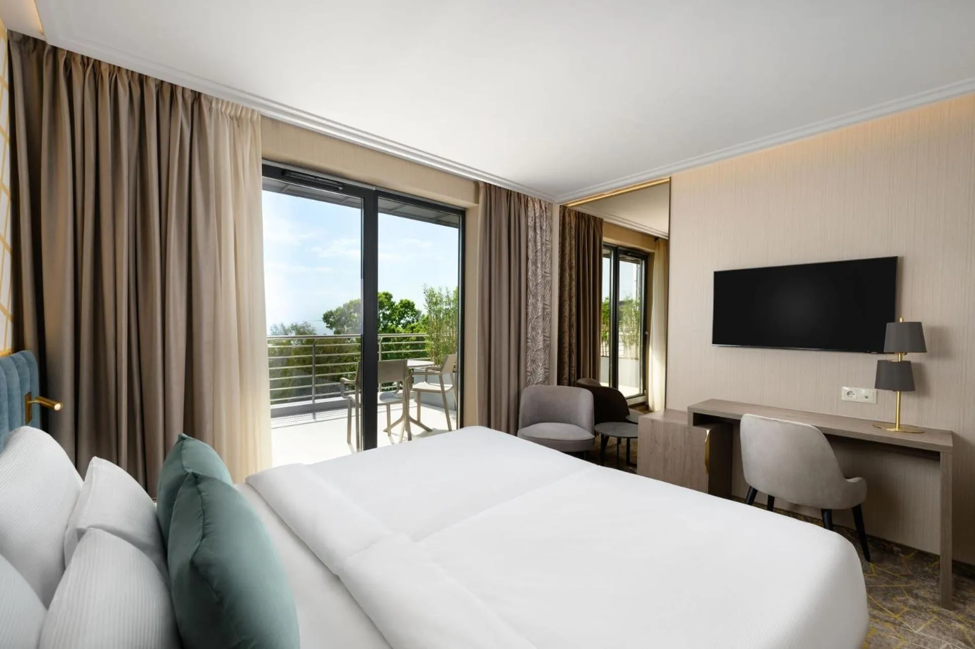 Balcony/Terrace, Bed in Kenese Bay Garden Resort & Conference