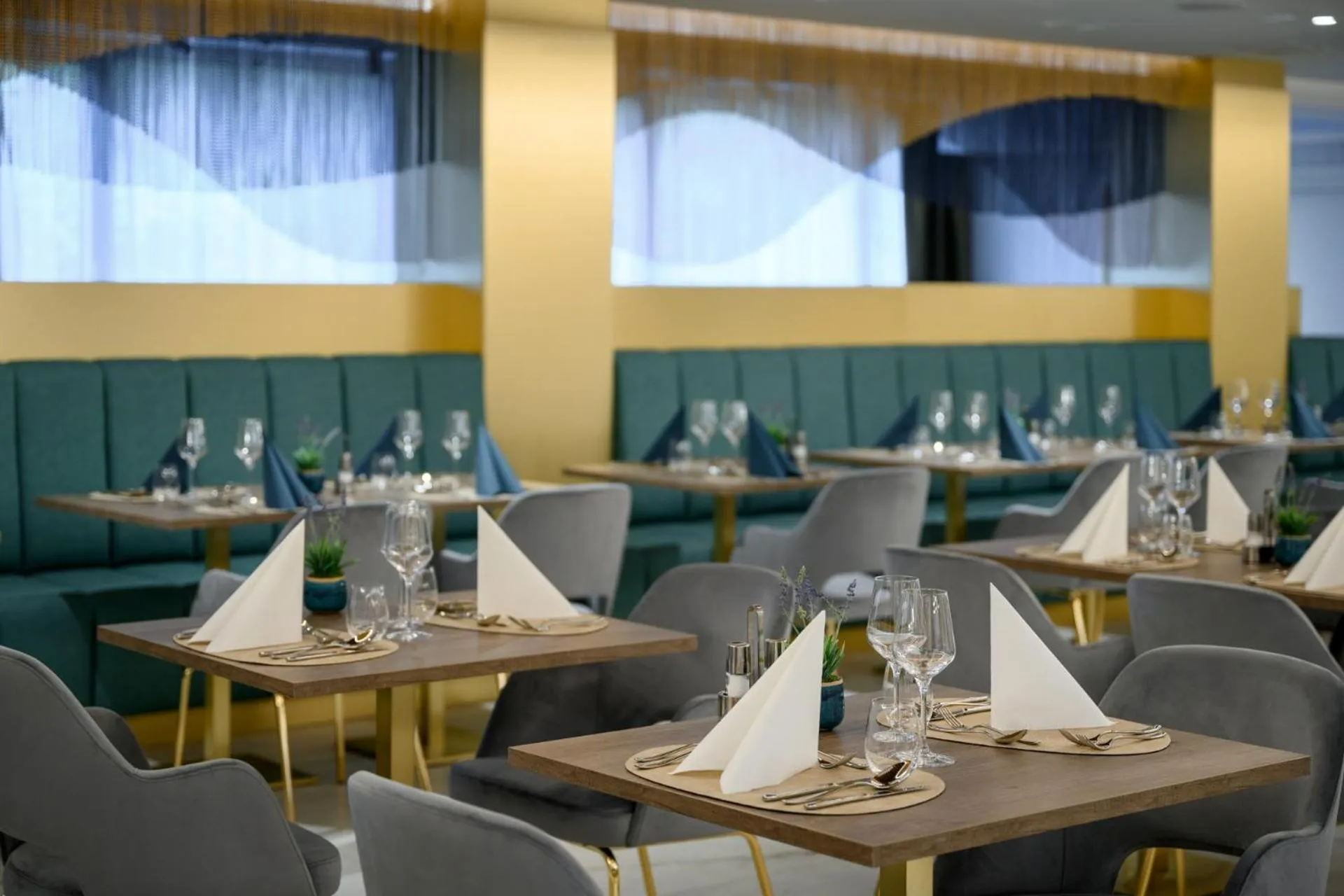 Restaurant/places to eat in Kenese Bay Garden Resort & Conference