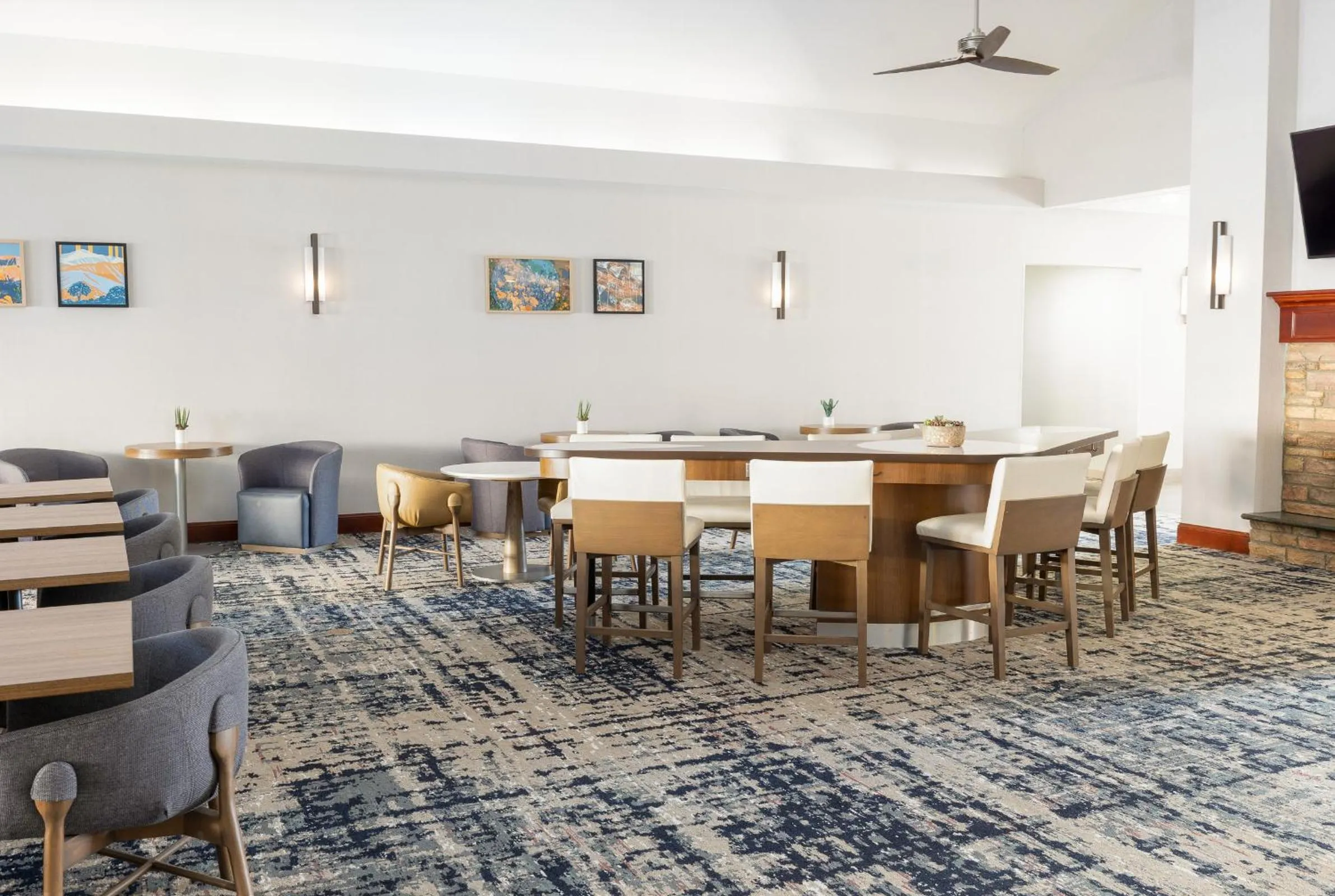 Dining area in Homewood Suites by Hilton Ontario Rancho Cucamonga