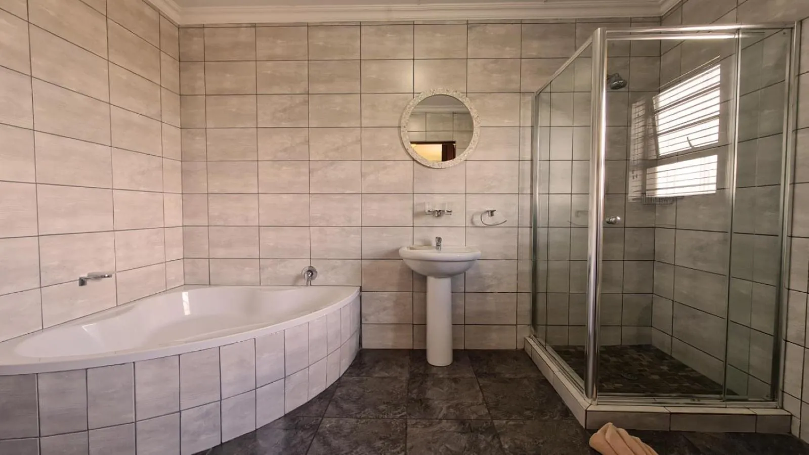 Bathroom in Klein Bosveld Guest House