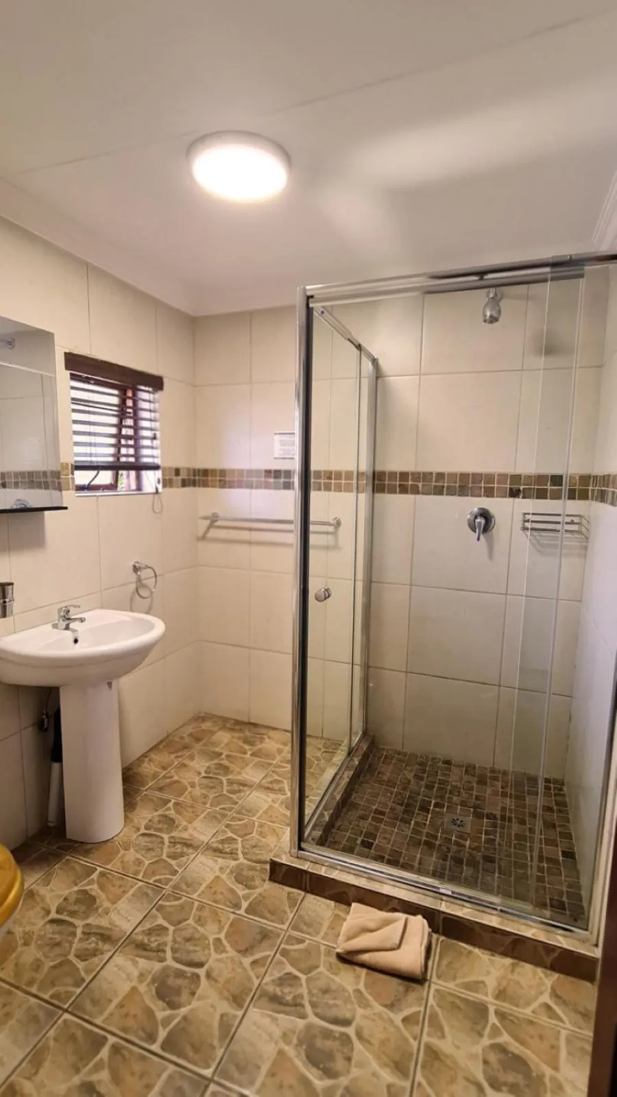 Bathroom in Klein Bosveld Guest House