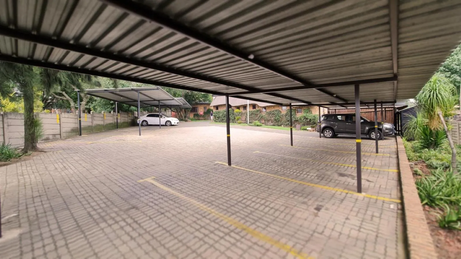 Parking in Klein Bosveld Guest House