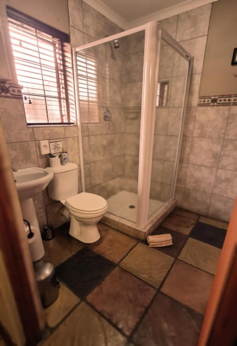 Bathroom in Klein Bosveld Guest House