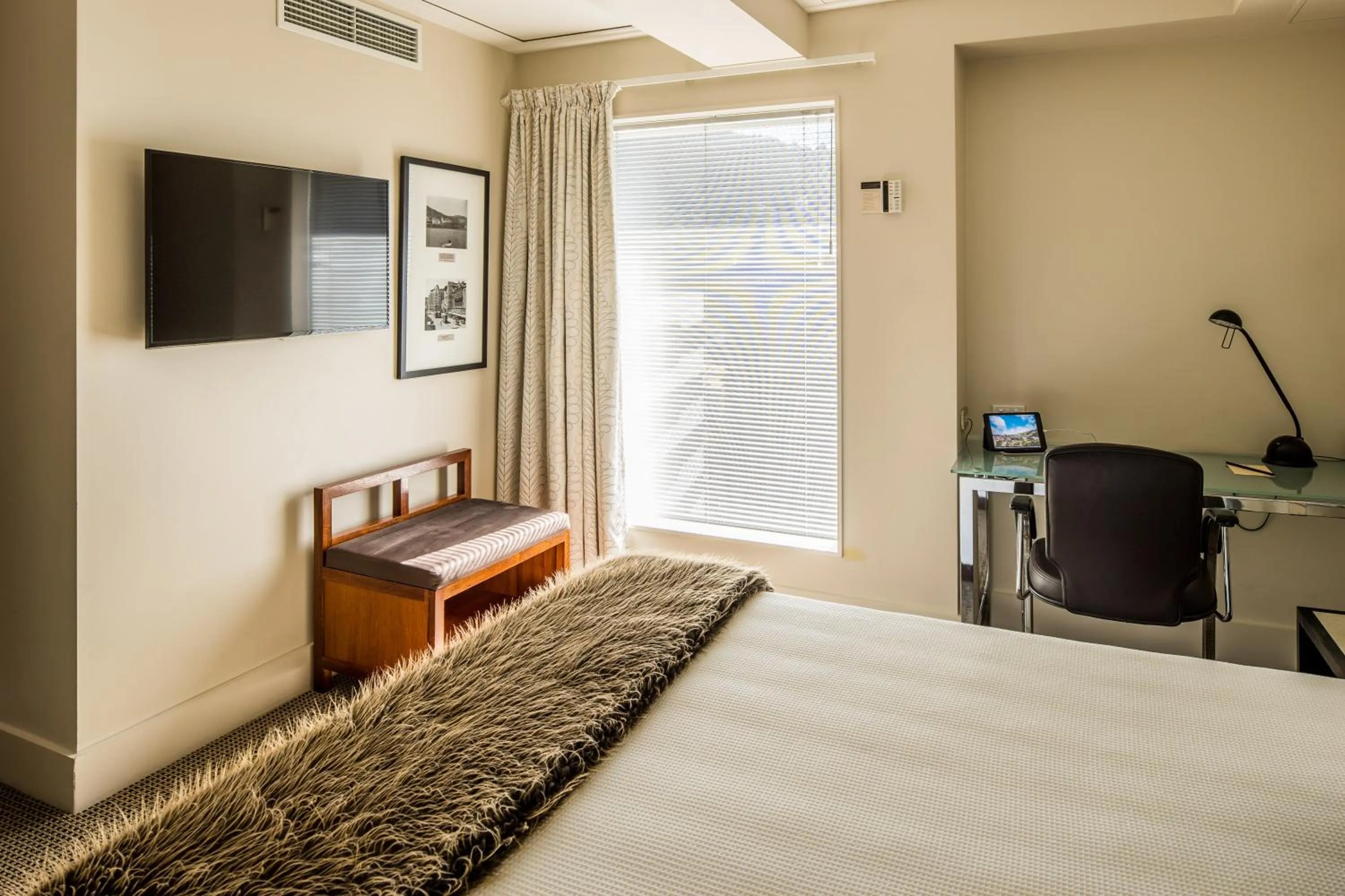 Bedroom, Bed in Bolton Hotel