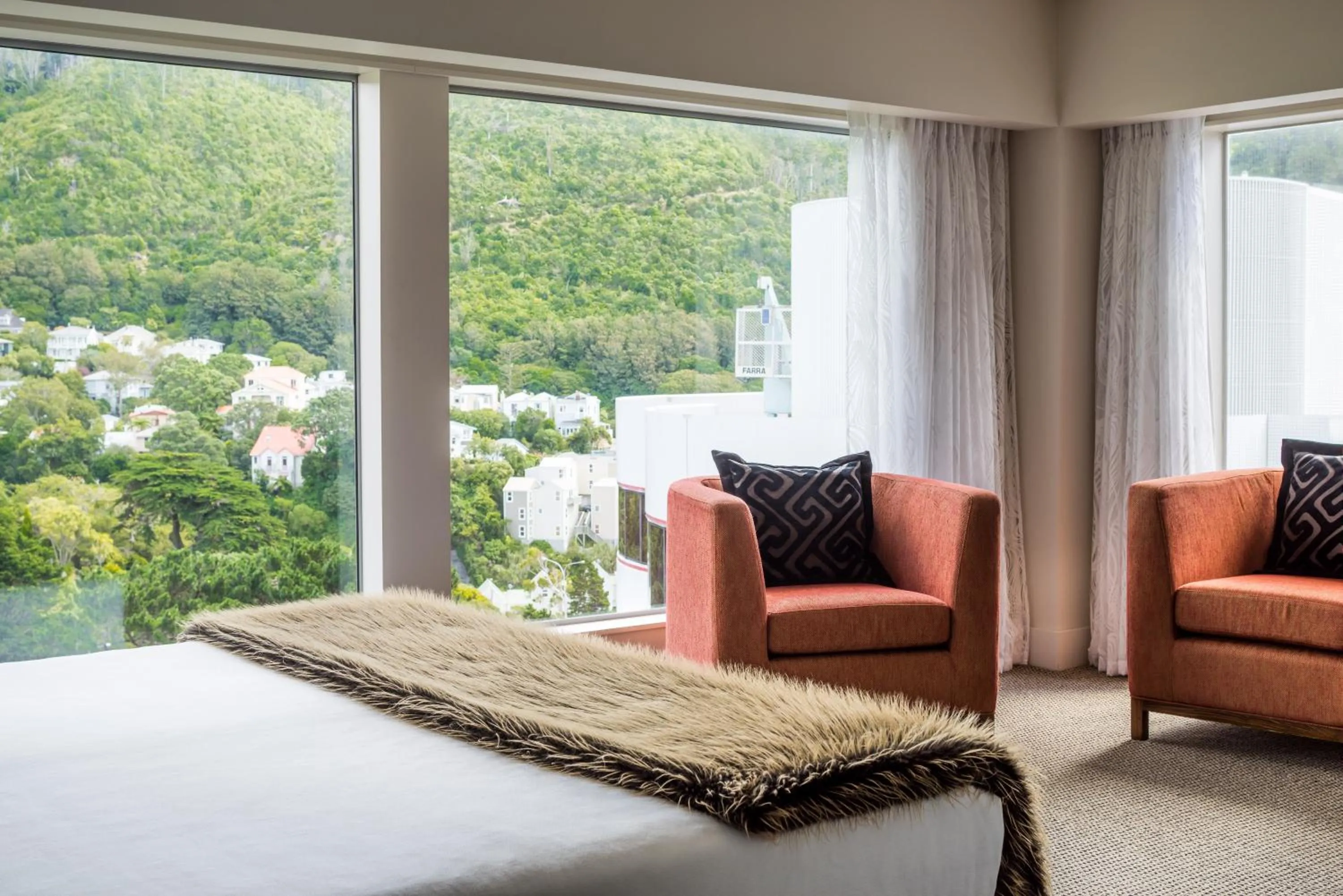 Coffee/tea facilities, Bed in Bolton Hotel