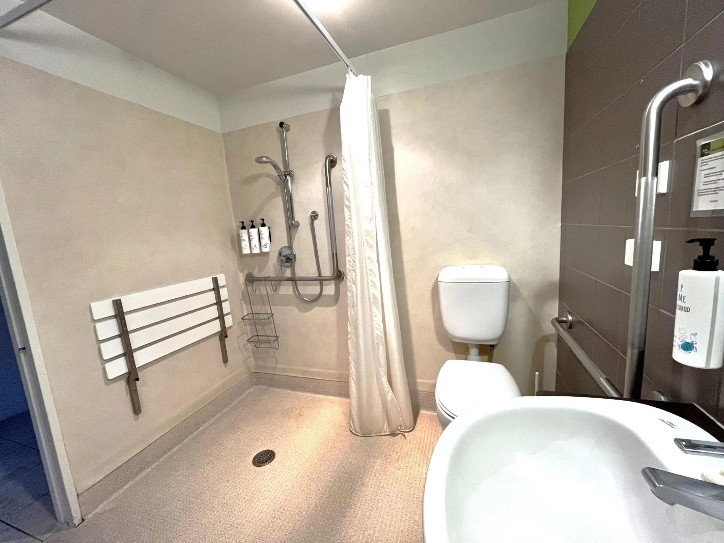 Bathroom in Park View Motor Lodge