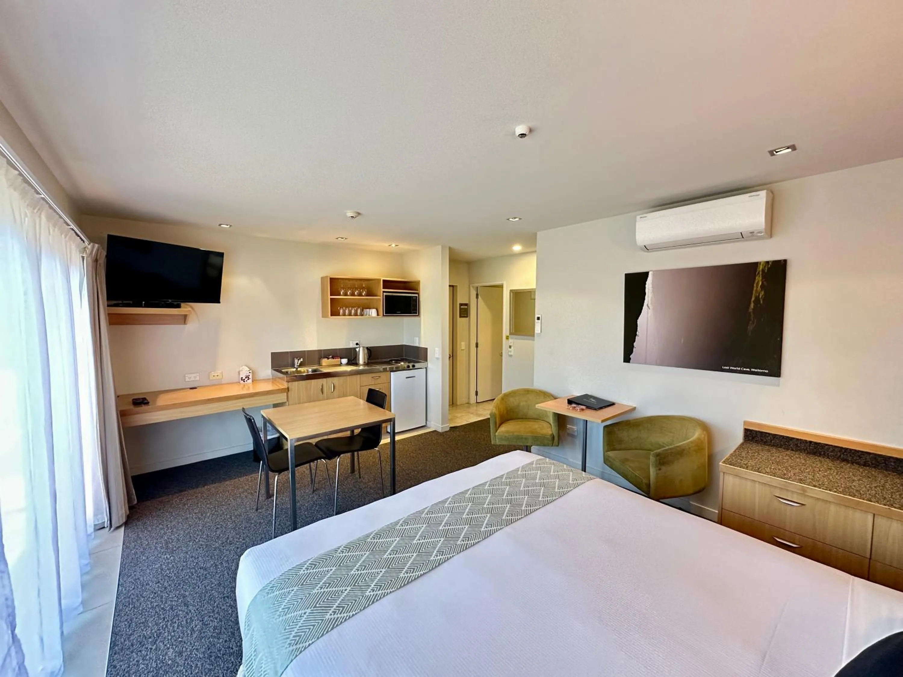 Living room, Bed in Park View Motor Lodge