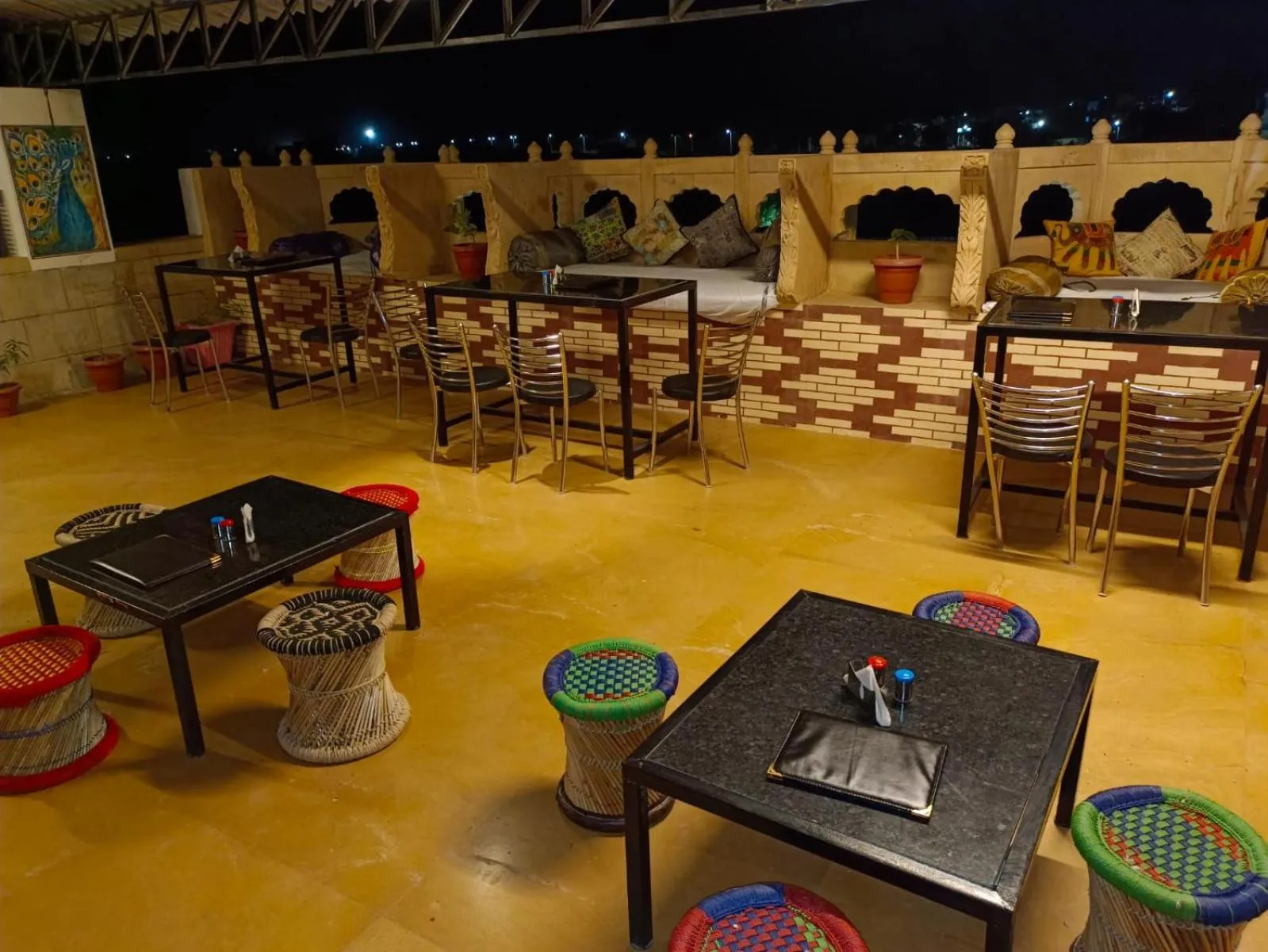 Restaurant/places to eat in Hotel Sanjay Villas