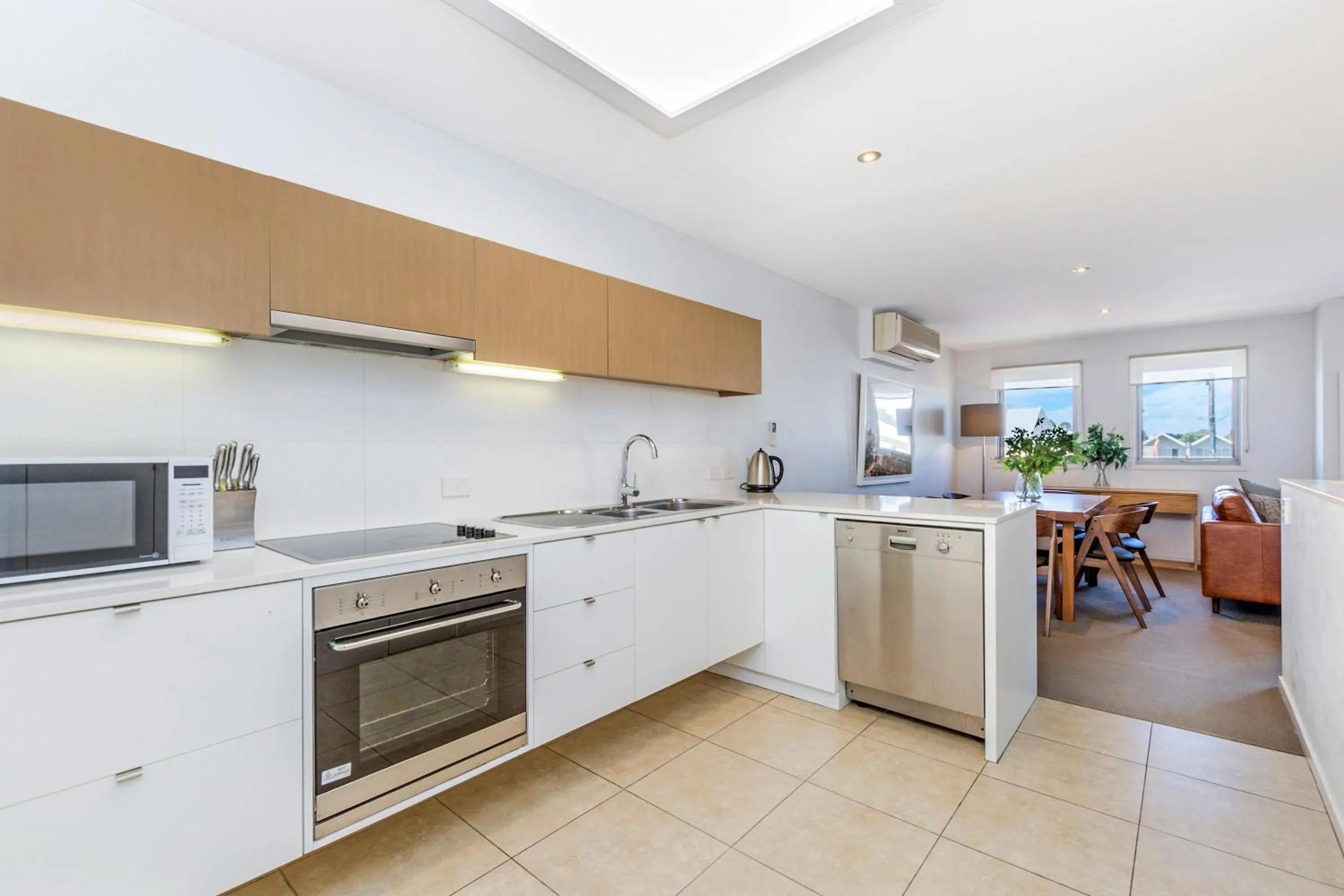 Kitchen or kitchenette in The Victoria Apartments