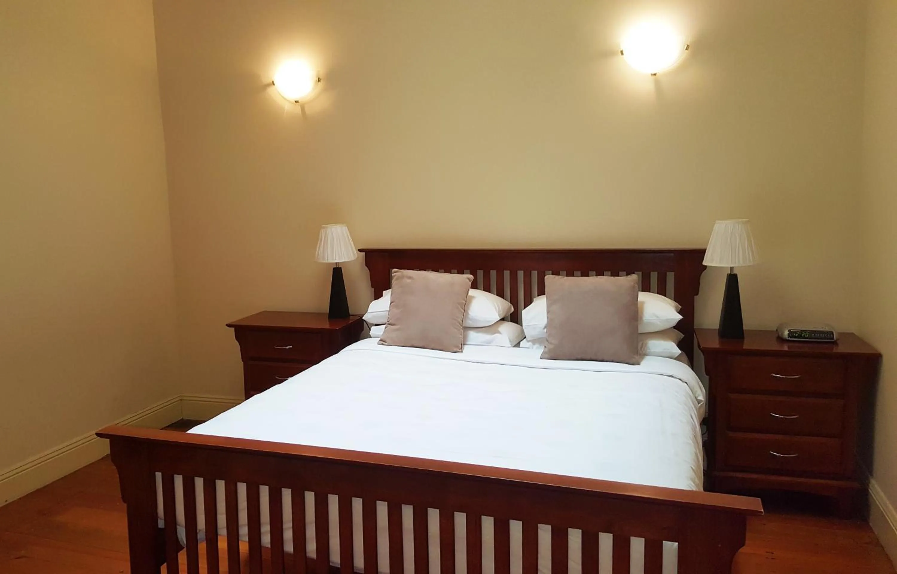 Bedroom, Bed in The Victoria Apartments