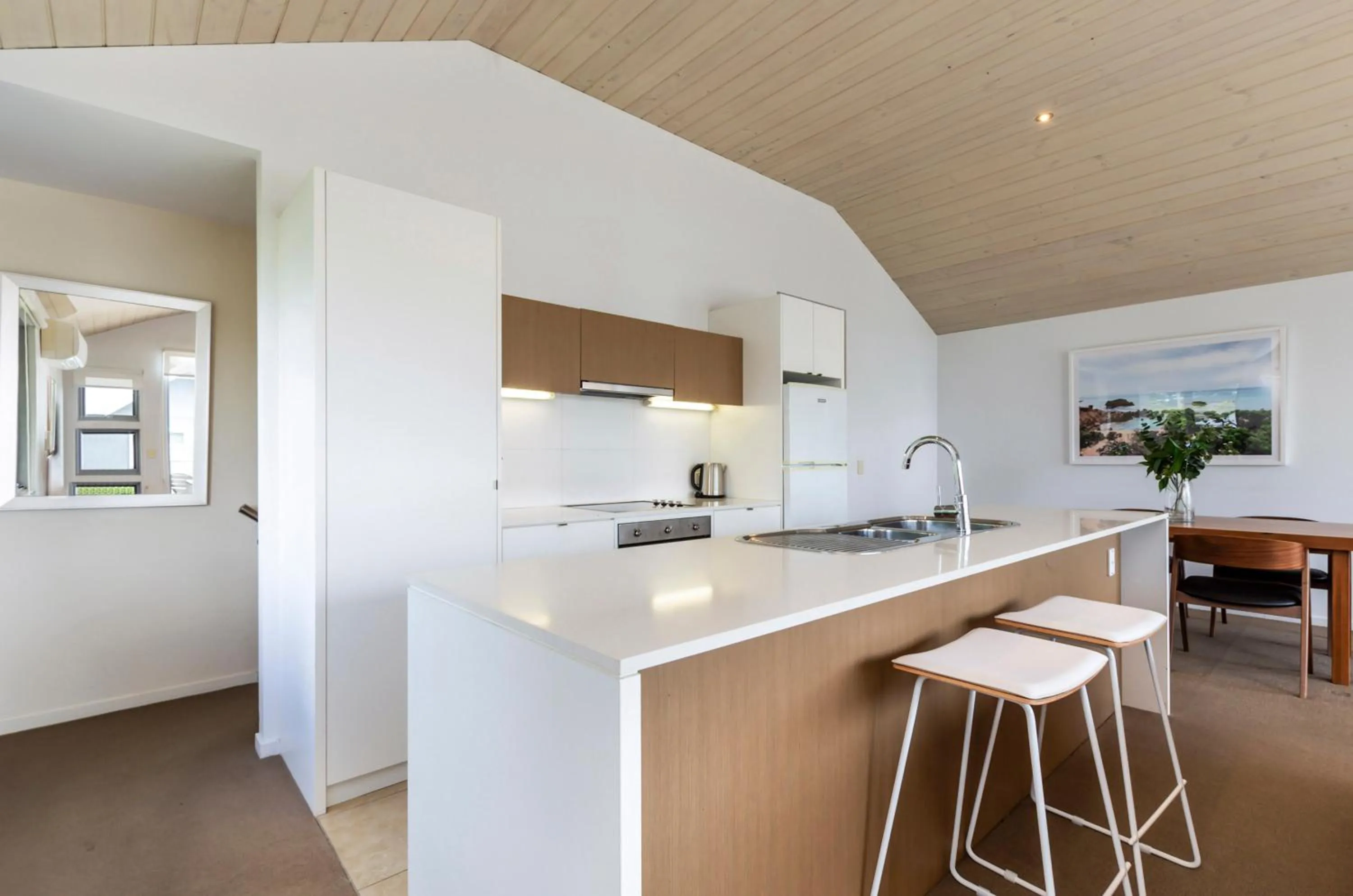 Kitchen or kitchenette in The Victoria Apartments