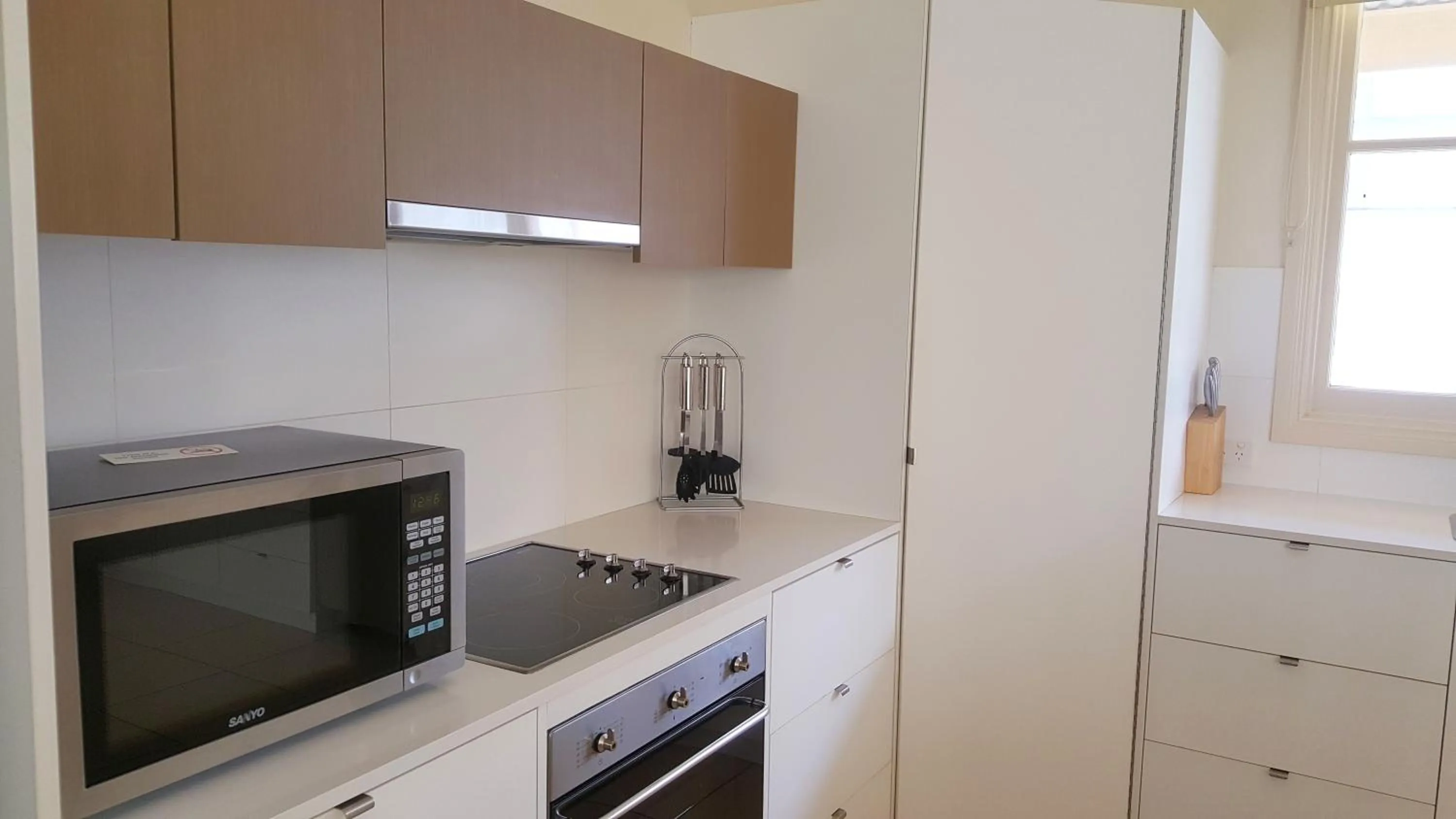 Kitchen or kitchenette in The Victoria Apartments