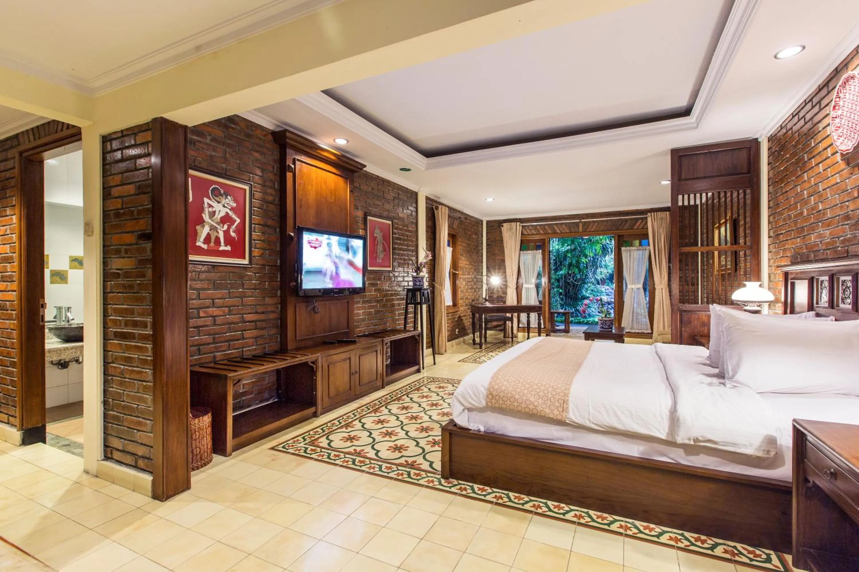 Bathroom, Bed in Duta Boutique Villa