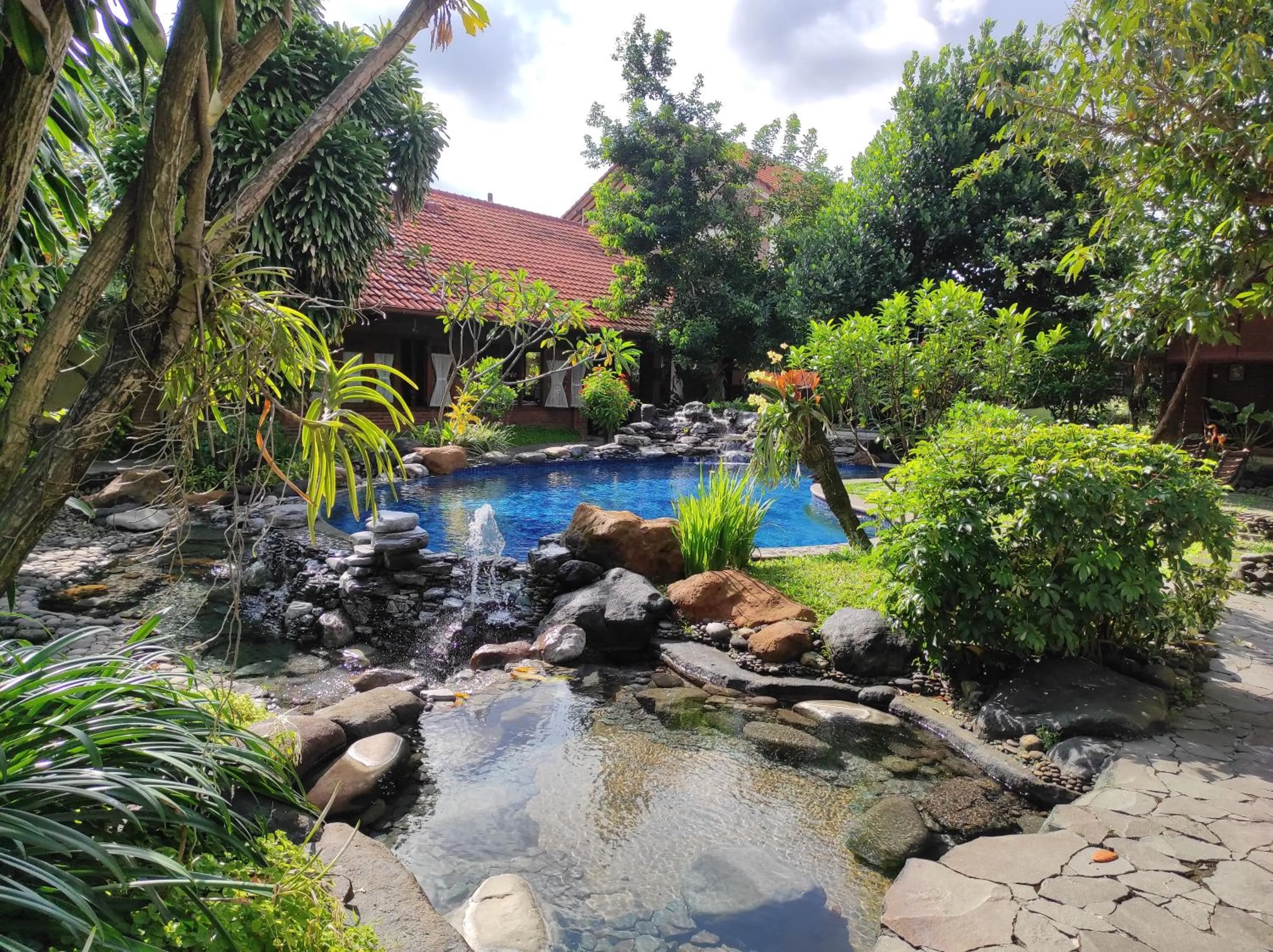 Swimming pool in Duta Boutique Villa
