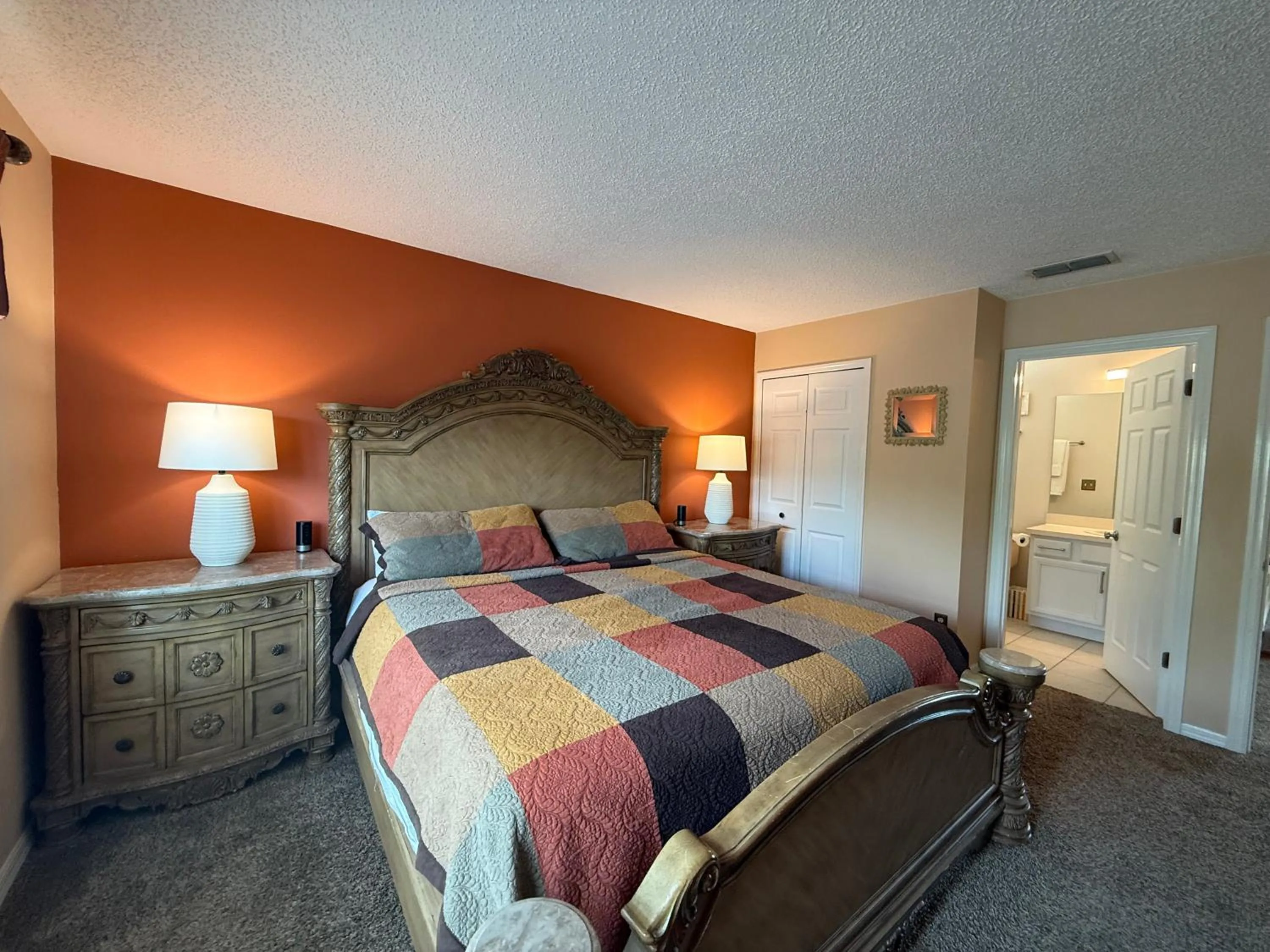 Bed in Seasons Villa 6 bedrooms, 4 masters and water view