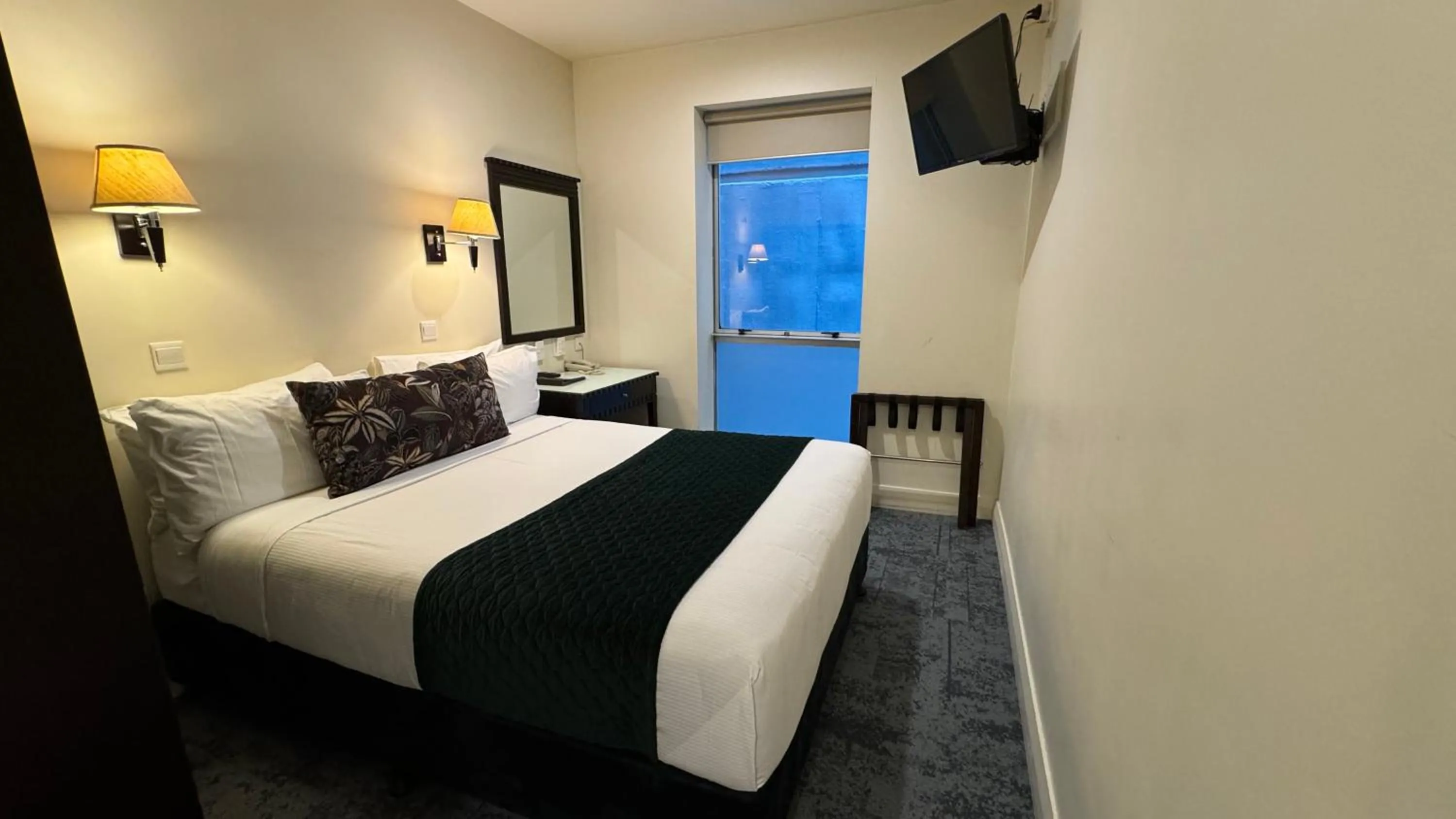 Bedroom, Bed in Trinity Hotel