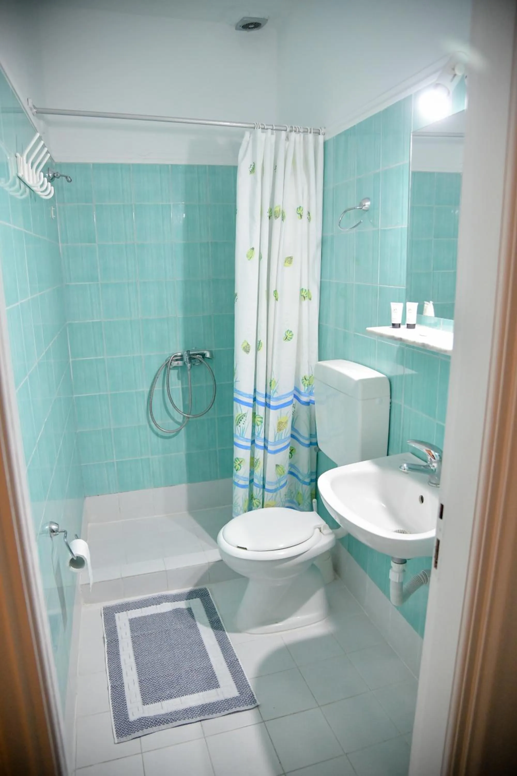 Shower in Blue Star 2