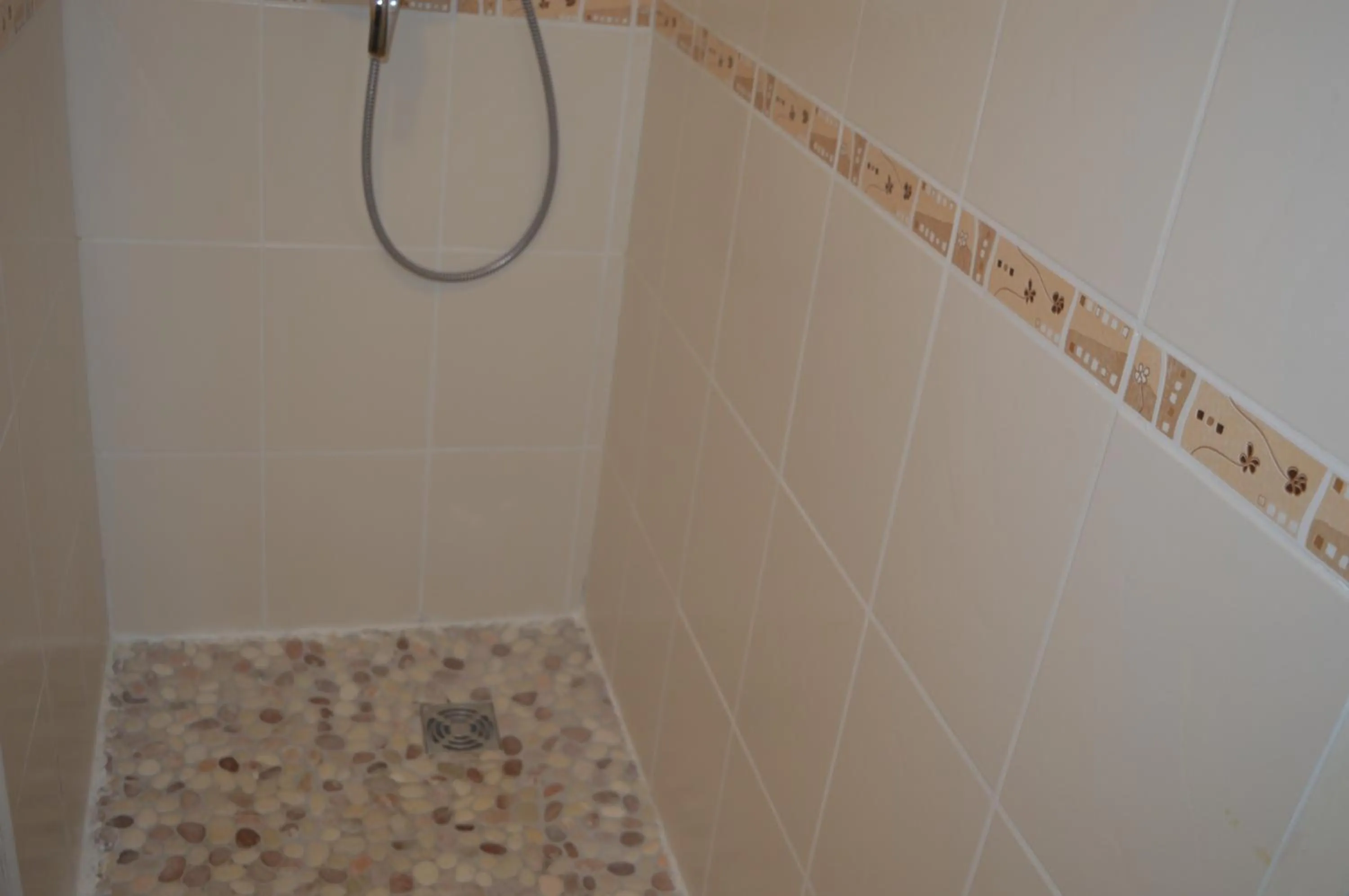 Bathroom in Chambres et table d'hôtes La Trottelée