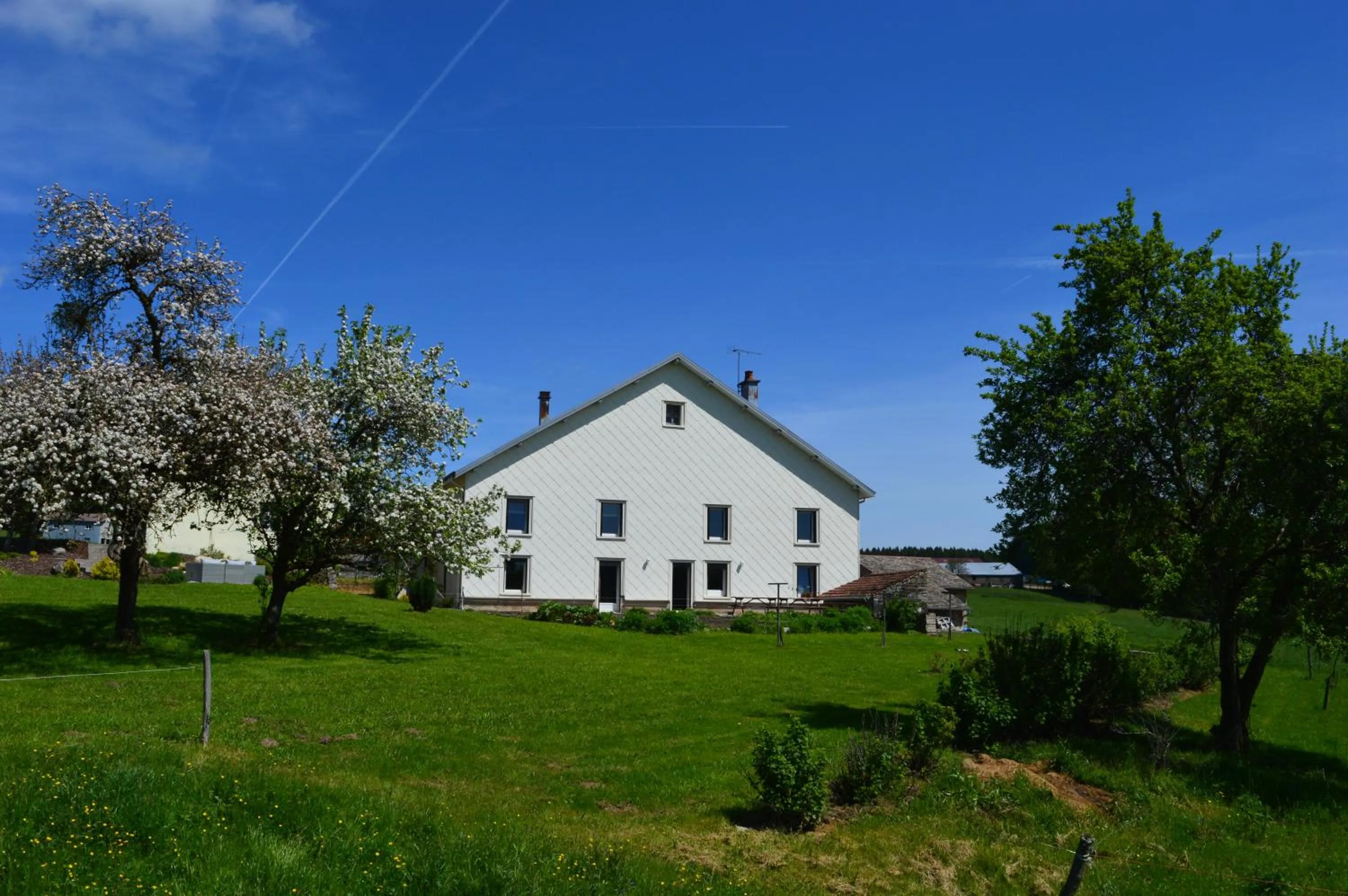 Facade/entrance in Chambres et table d'hôtes La Trottelée