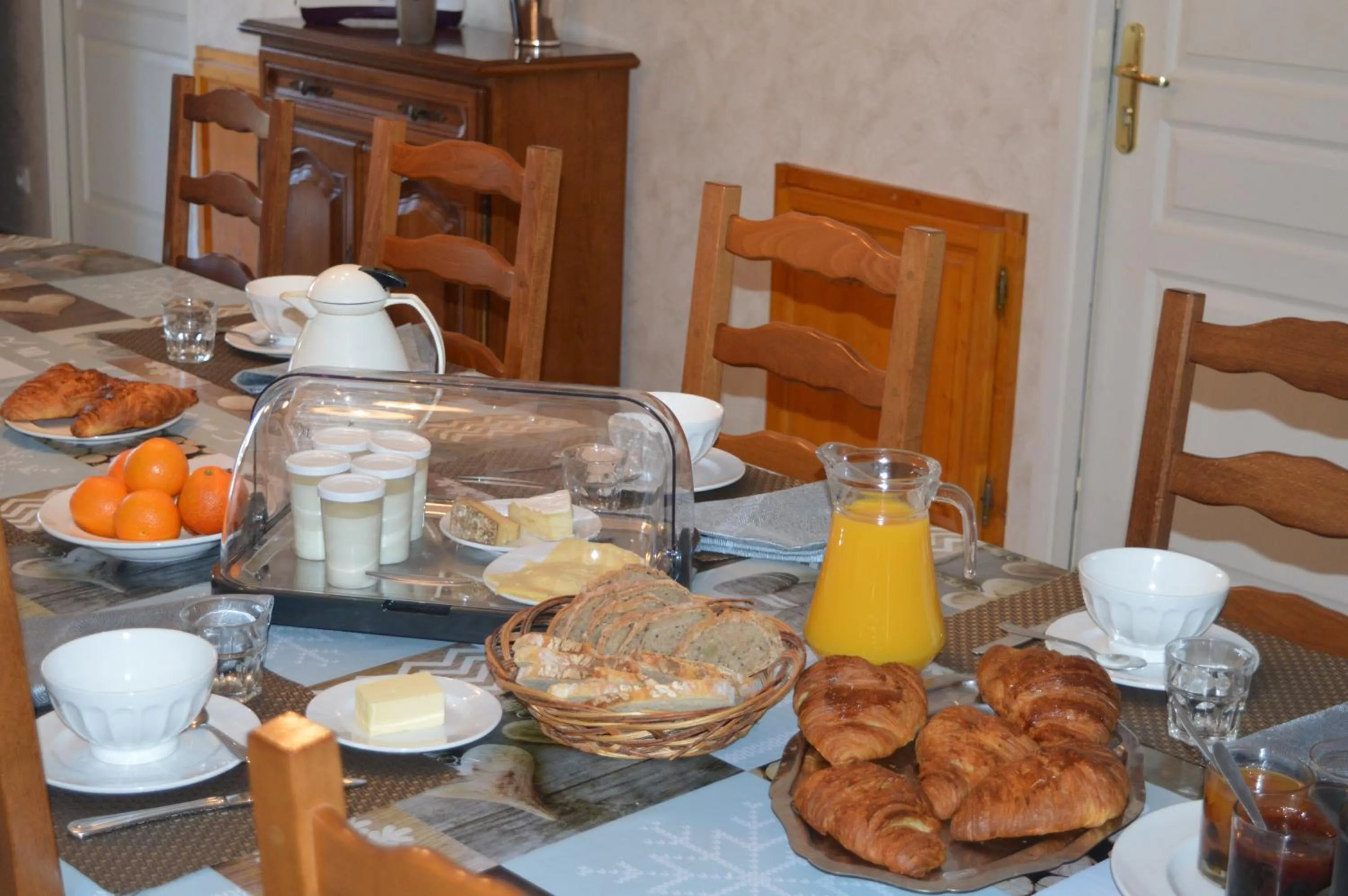 Breakfast in Chambres et table d'hôtes La Trottelée