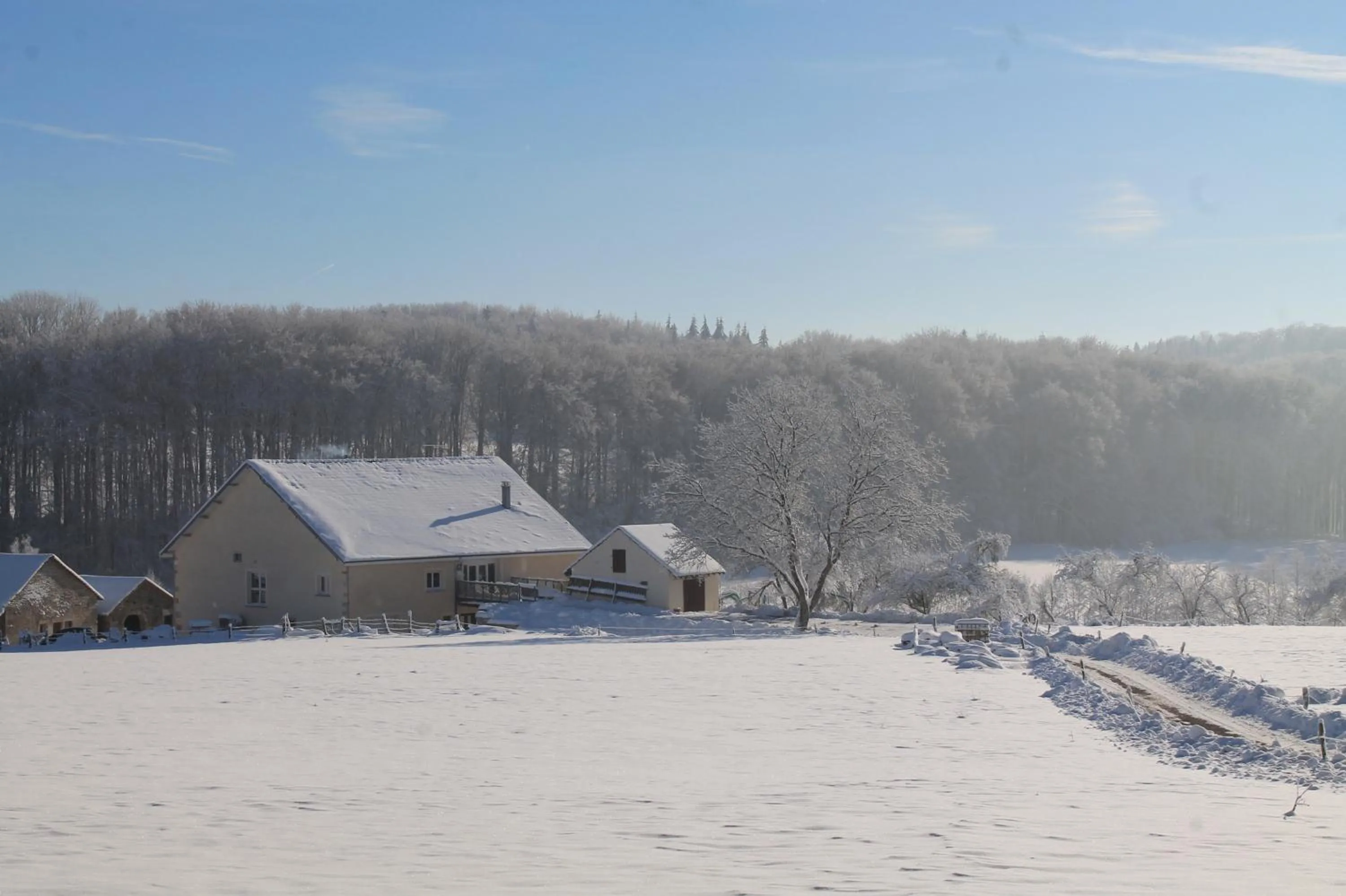 Property building in Chambres et table d'hôtes La Trottelée