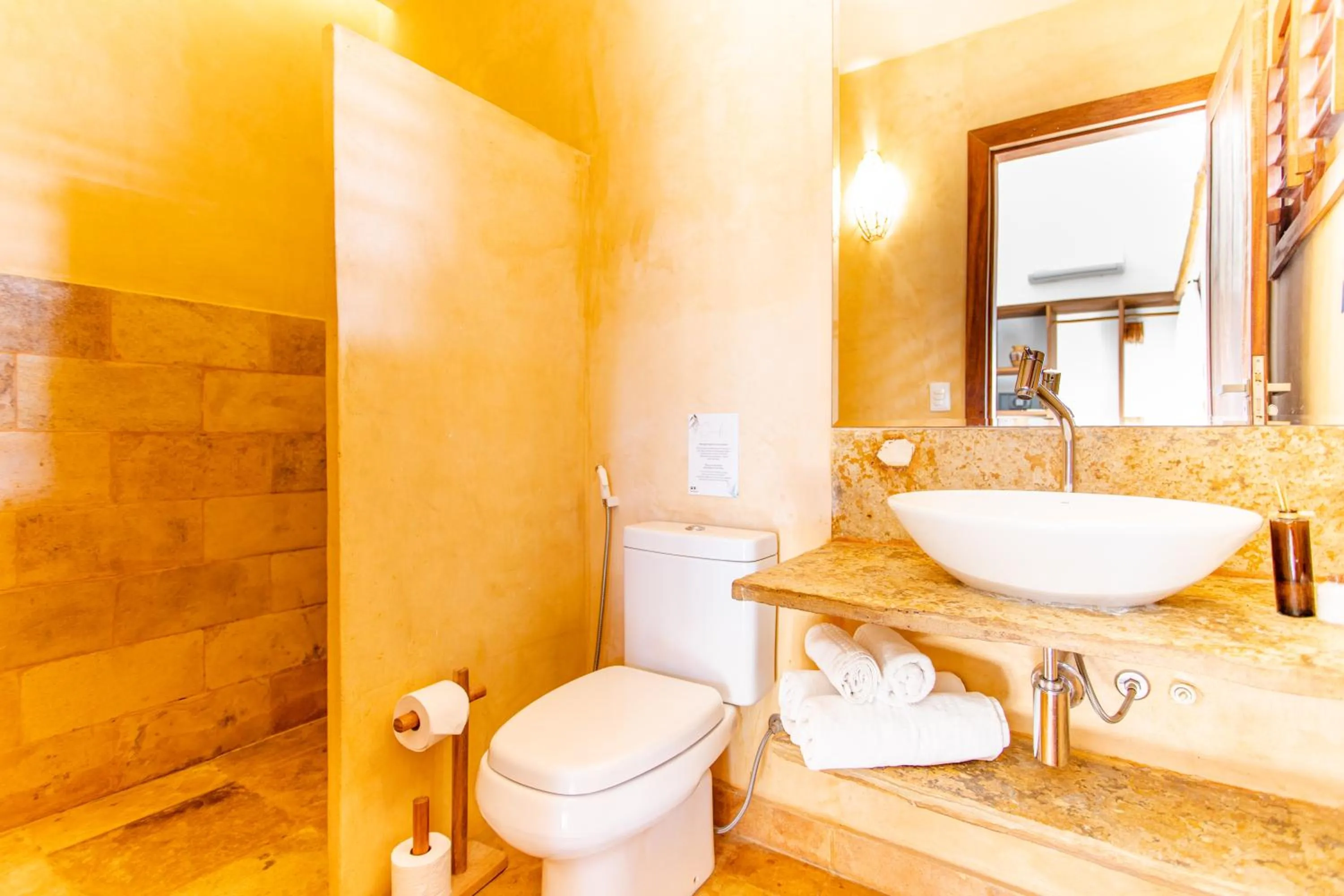 Shower in CasaLô Hotel