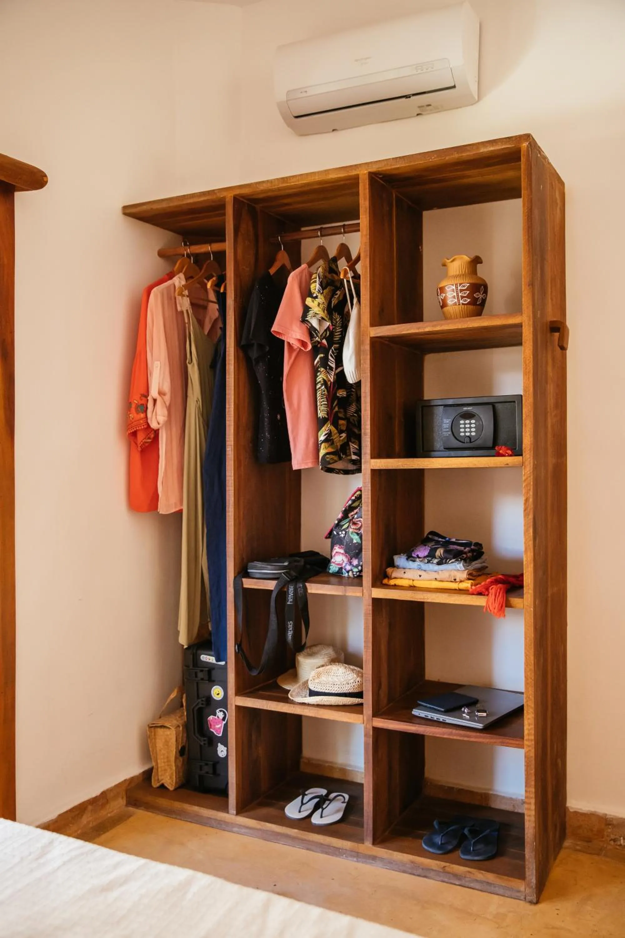 wardrobe in CasaLô Hotel