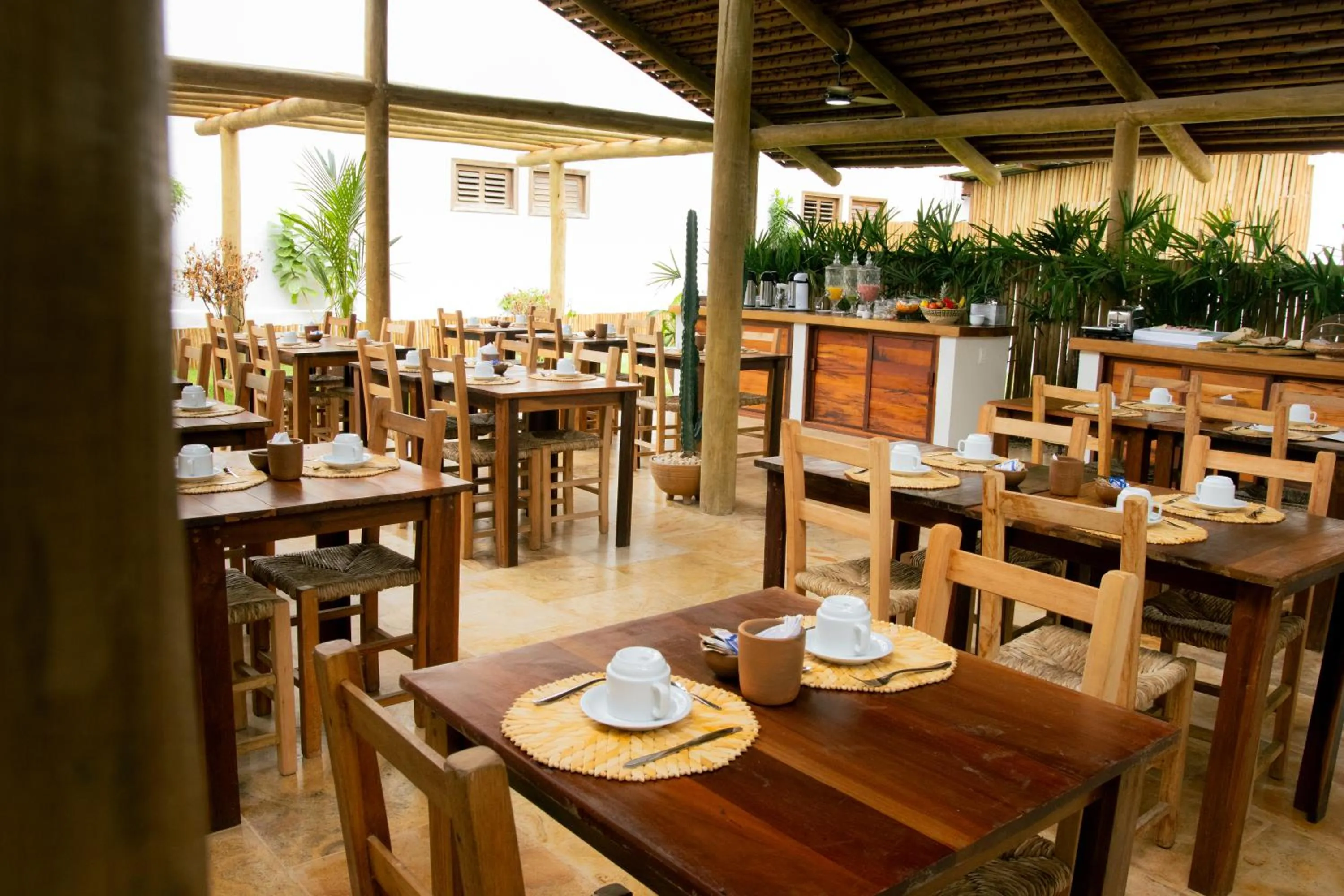 Restaurant/places to eat in CasaLô Hotel