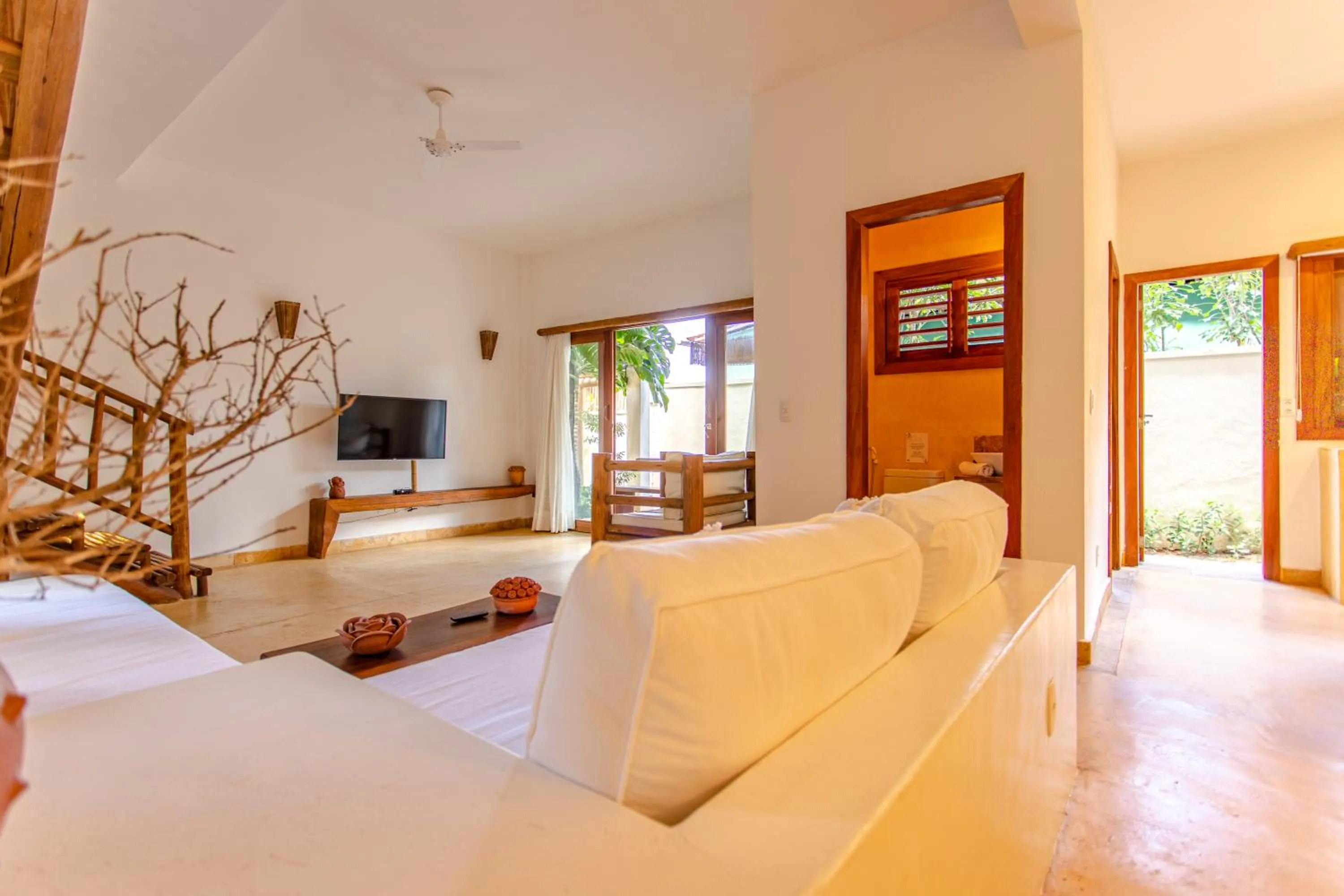 Communal lounge/ TV room, Bed in CasaLô Hotel