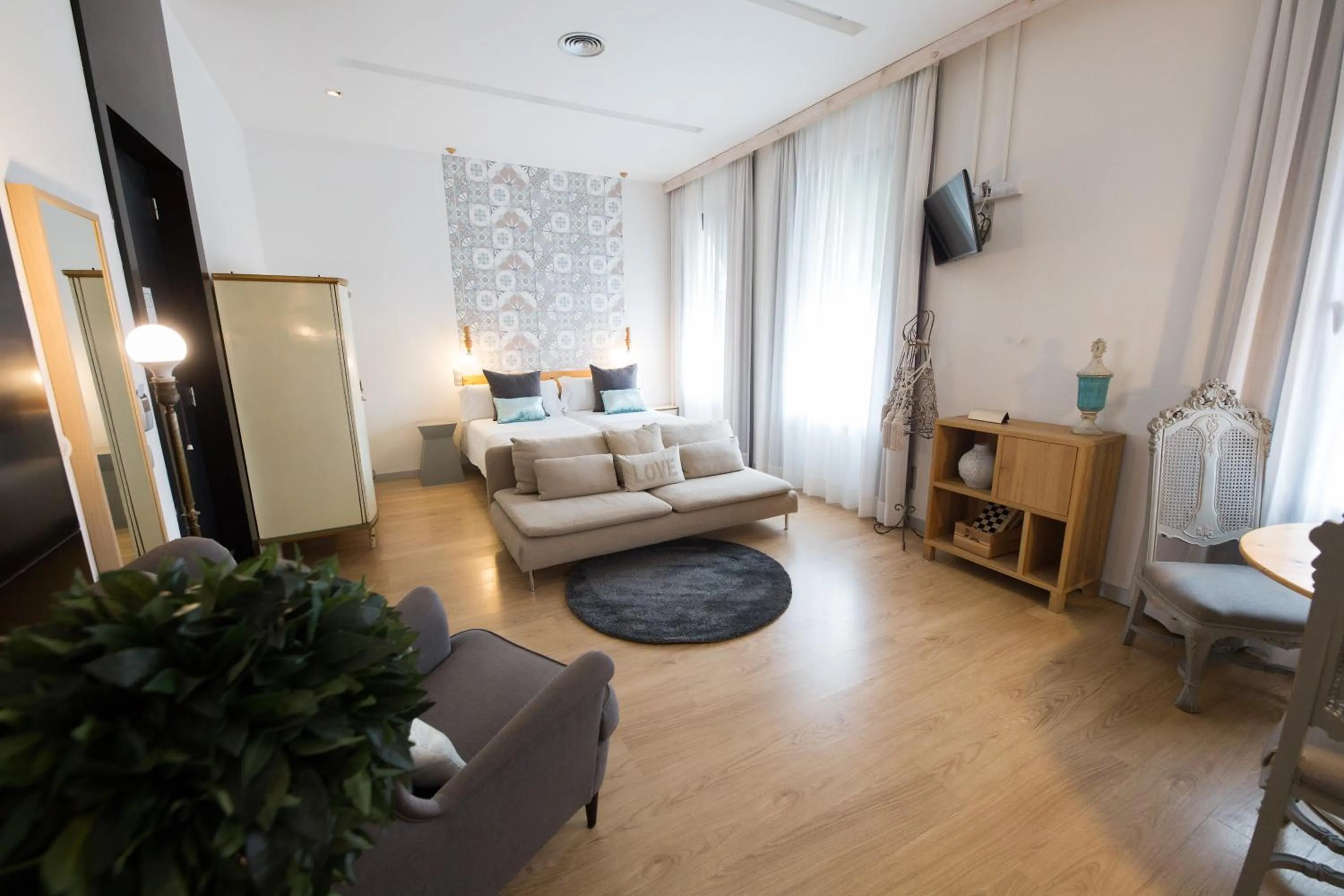 Photo of the whole room in Hotel Catalina