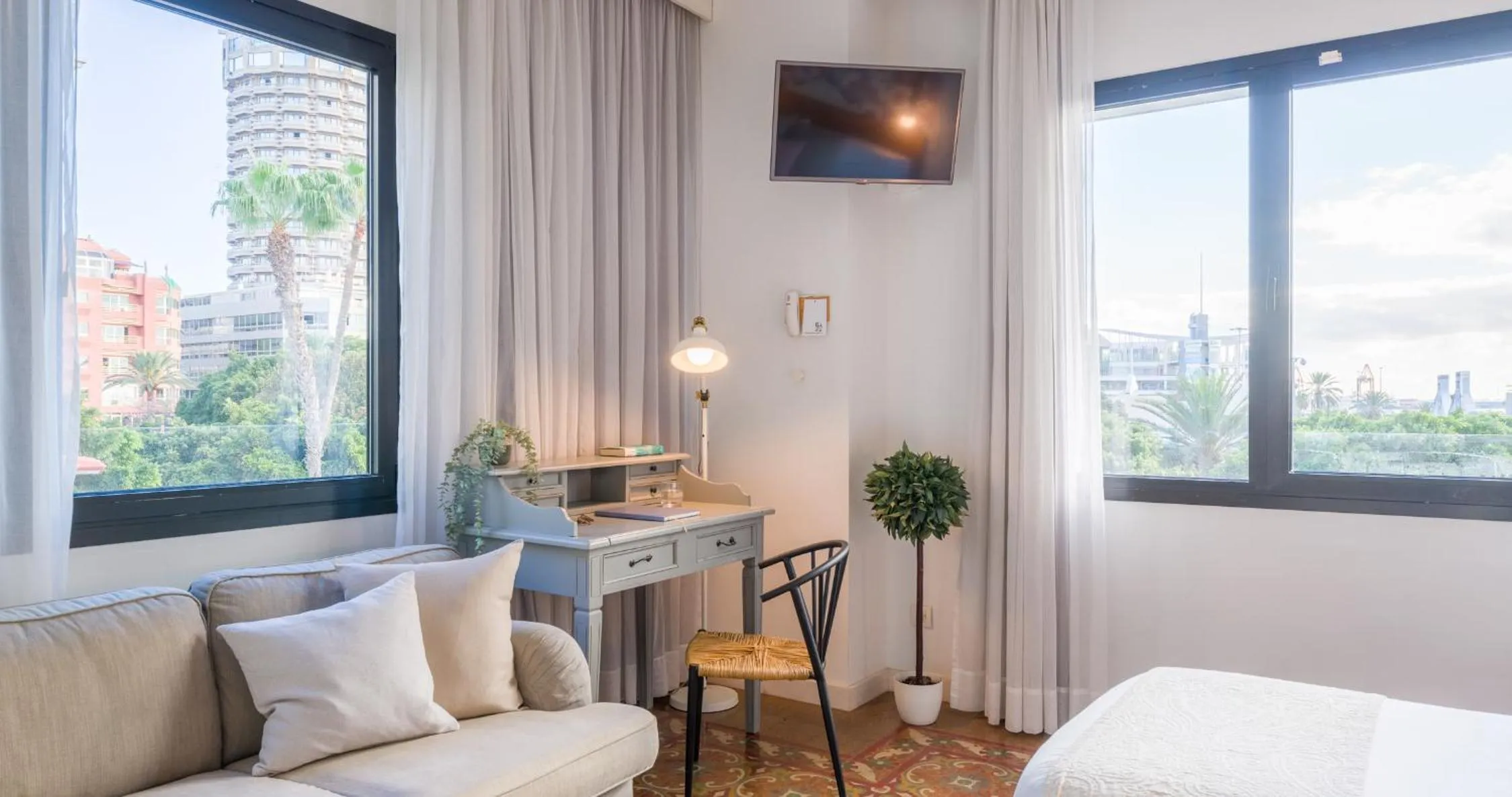 TV and multimedia in Hotel Catalina