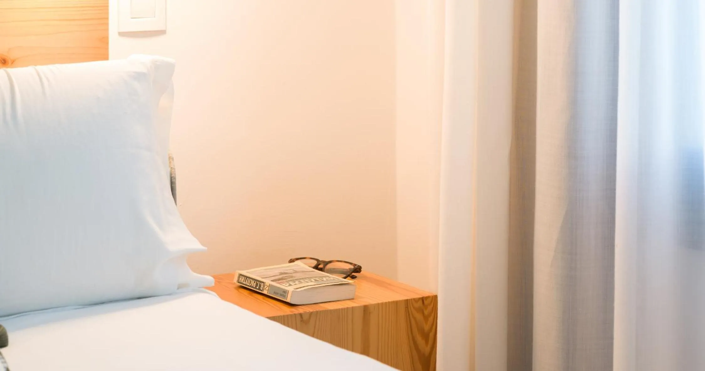 Bed in Hotel Catalina