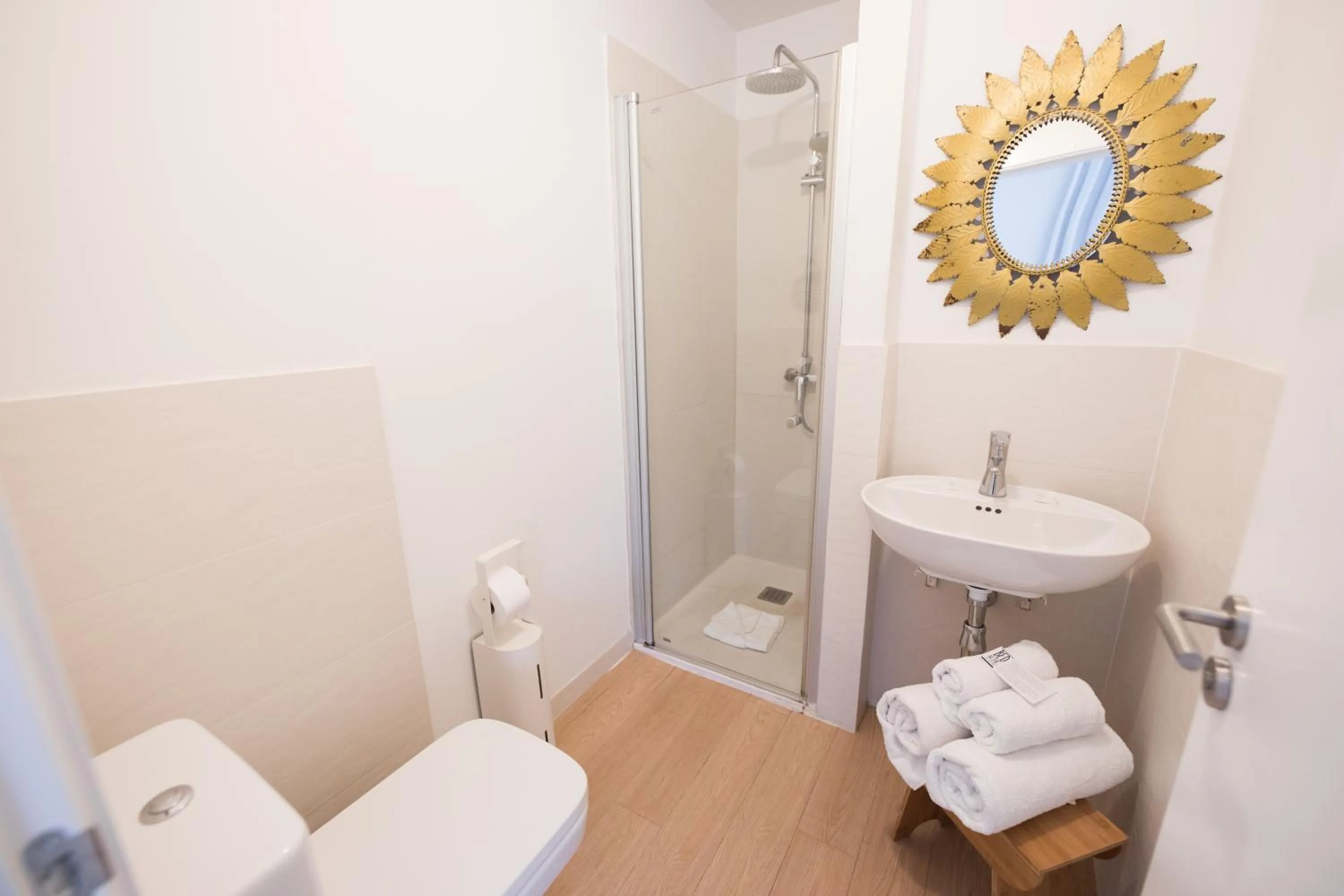 Shower in Hotel Catalina