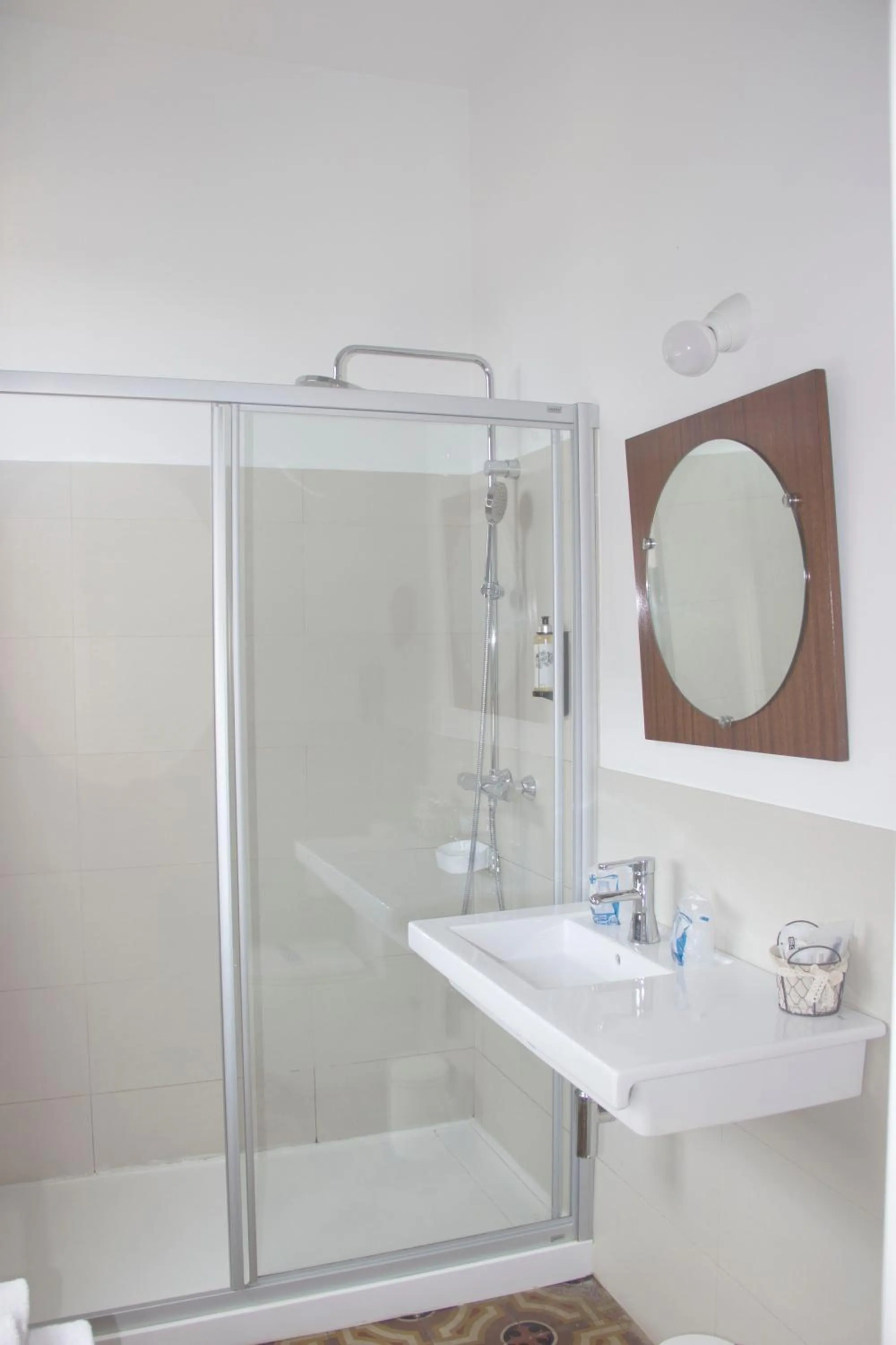 Shower in Hotel Catalina