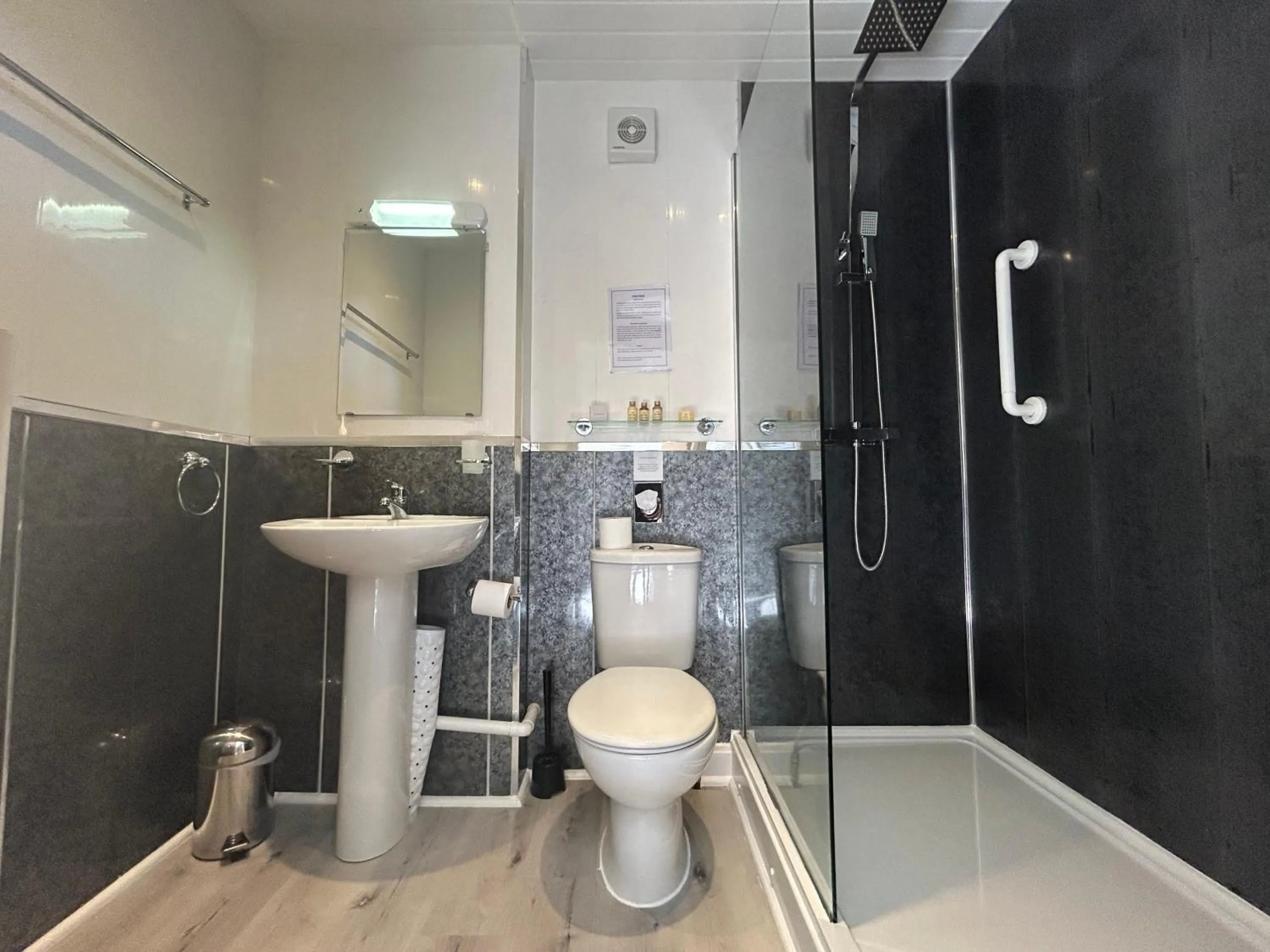 Bathroom in Lansdowne House with Private Car Park