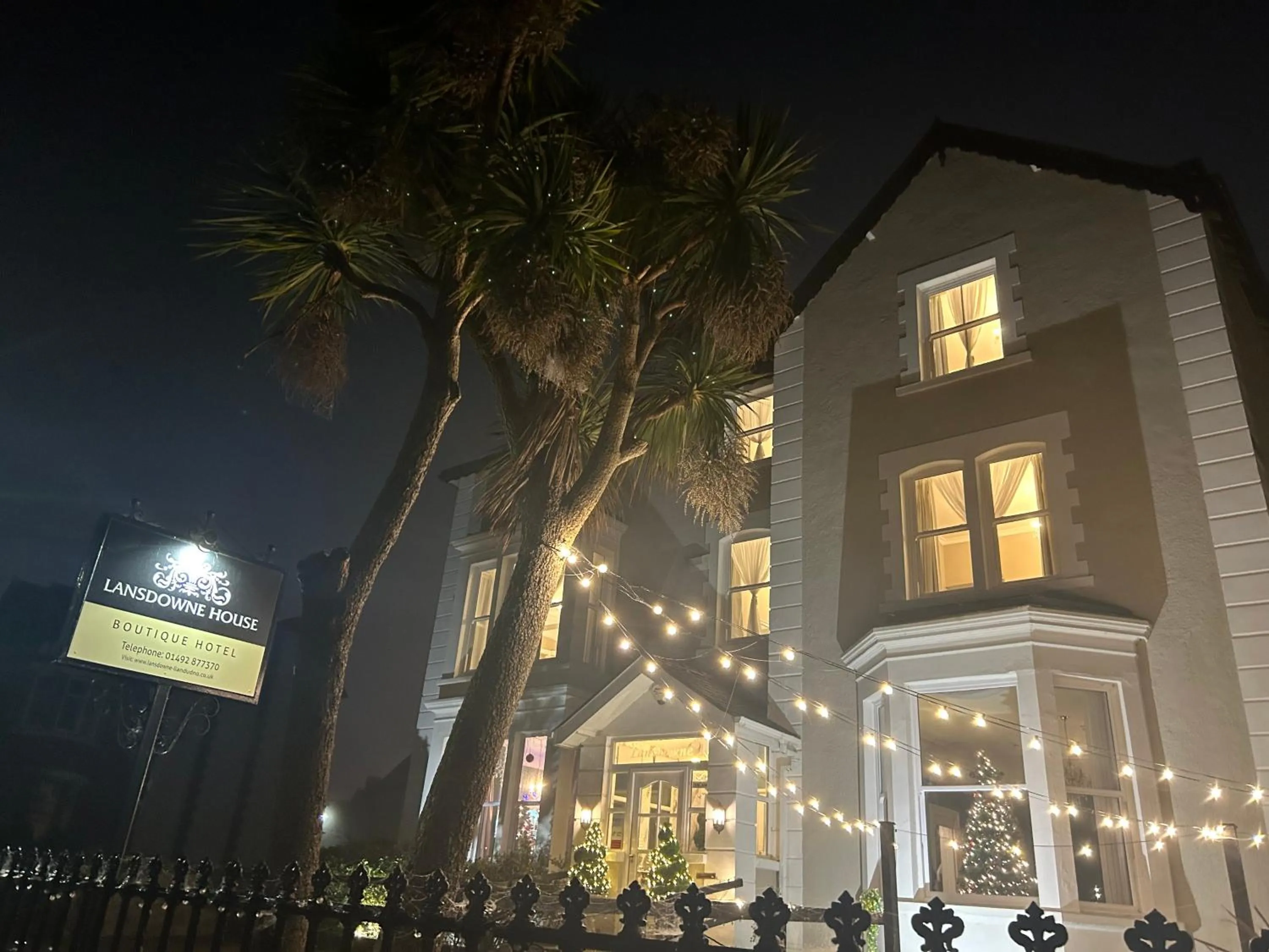 Night in Lansdowne House with Private Car Park