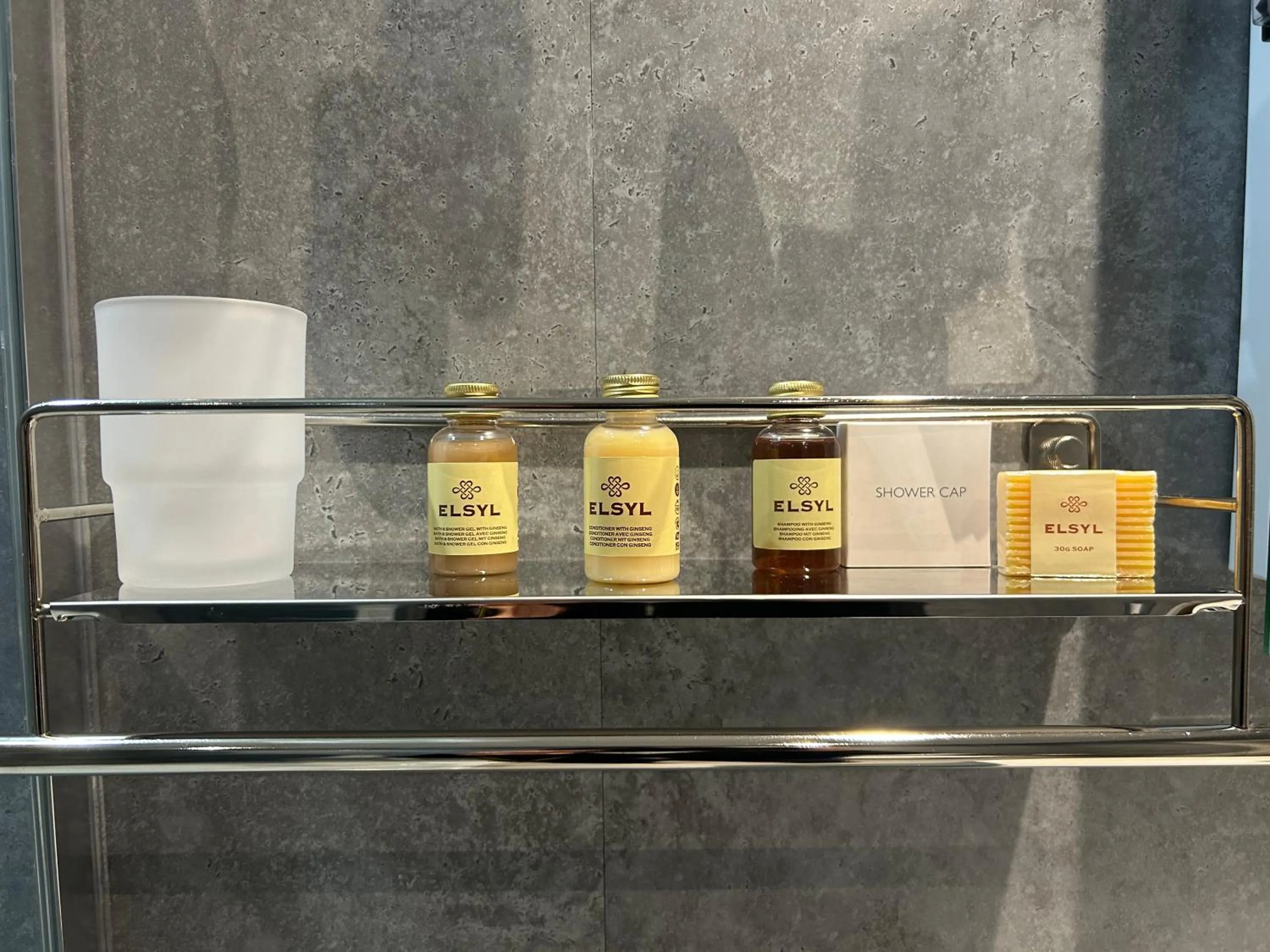 Bathroom in Lansdowne House with Private Car Park