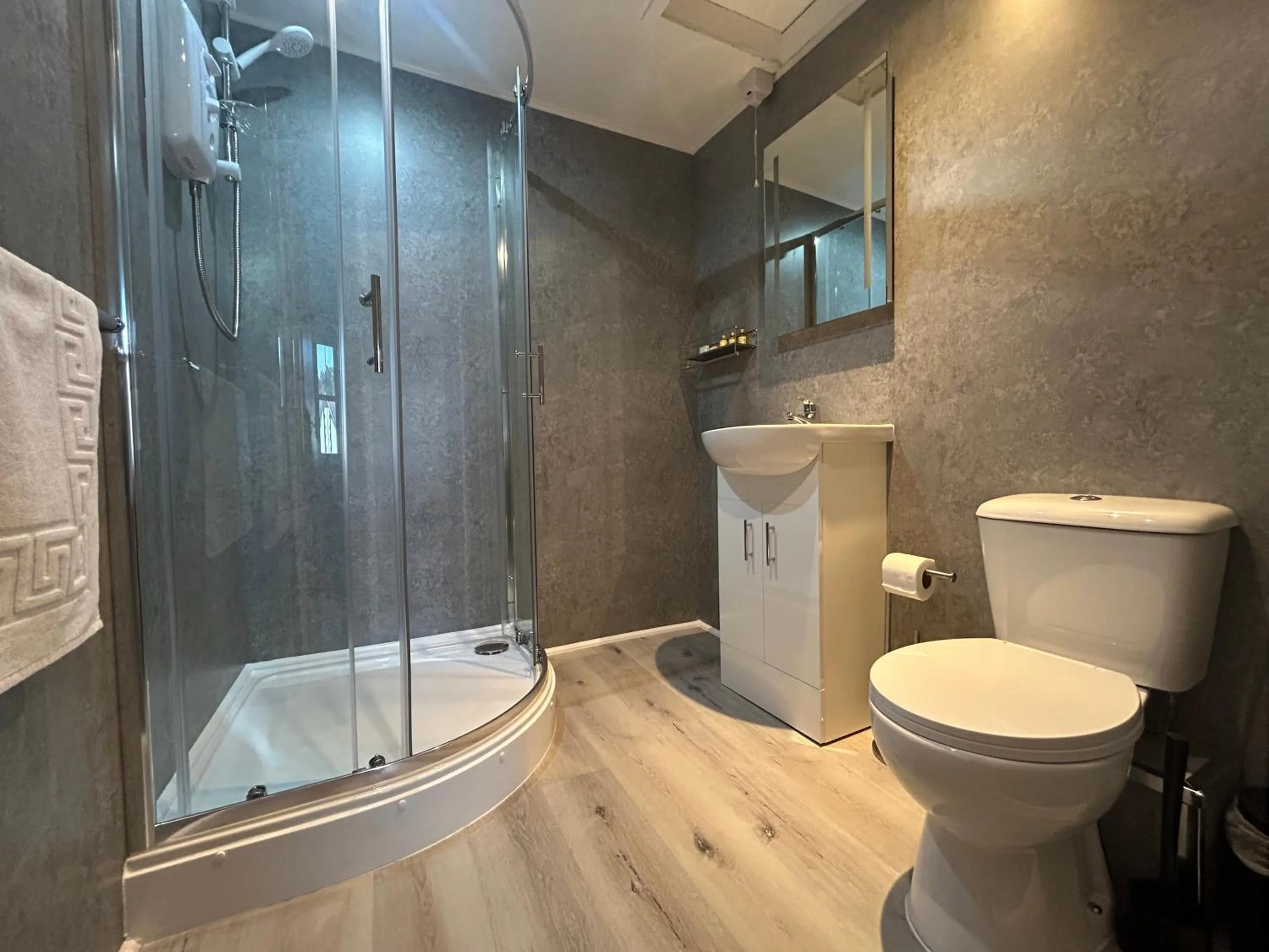 Bathroom in Lansdowne House with Private Car Park