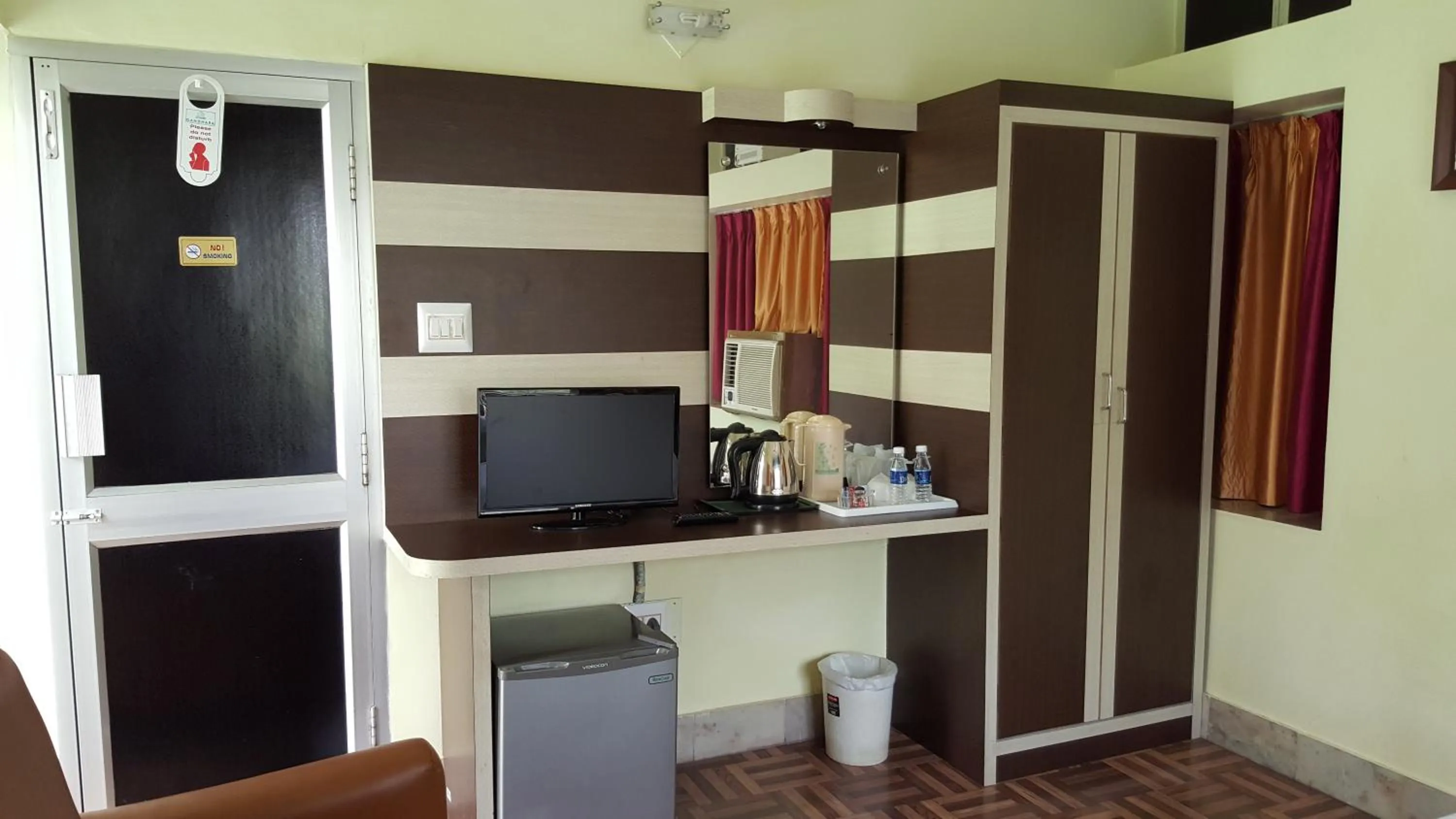 Coffee/tea facilities in Hotel Gandhara