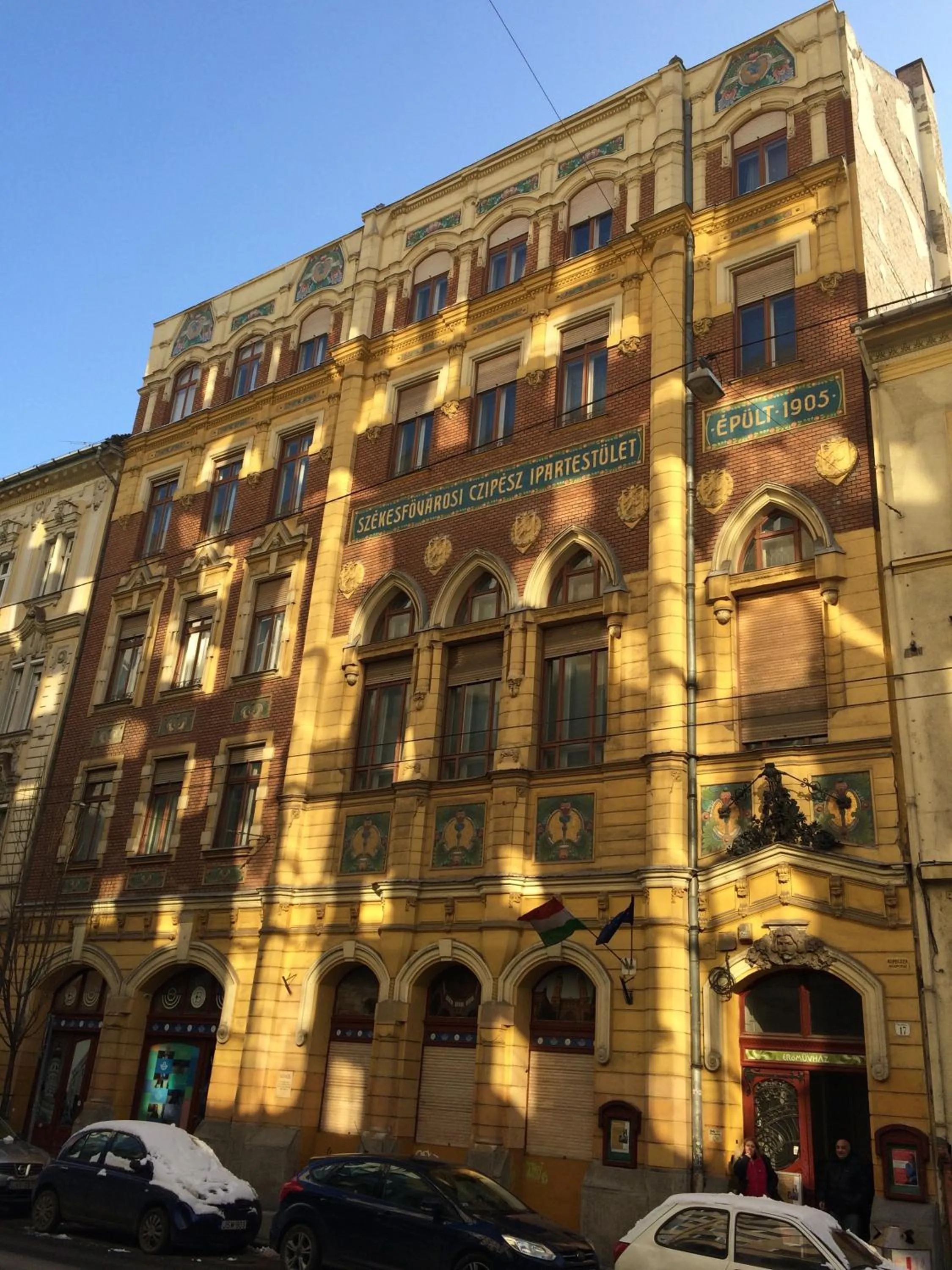 Neighbourhood in Hedonist Lodge