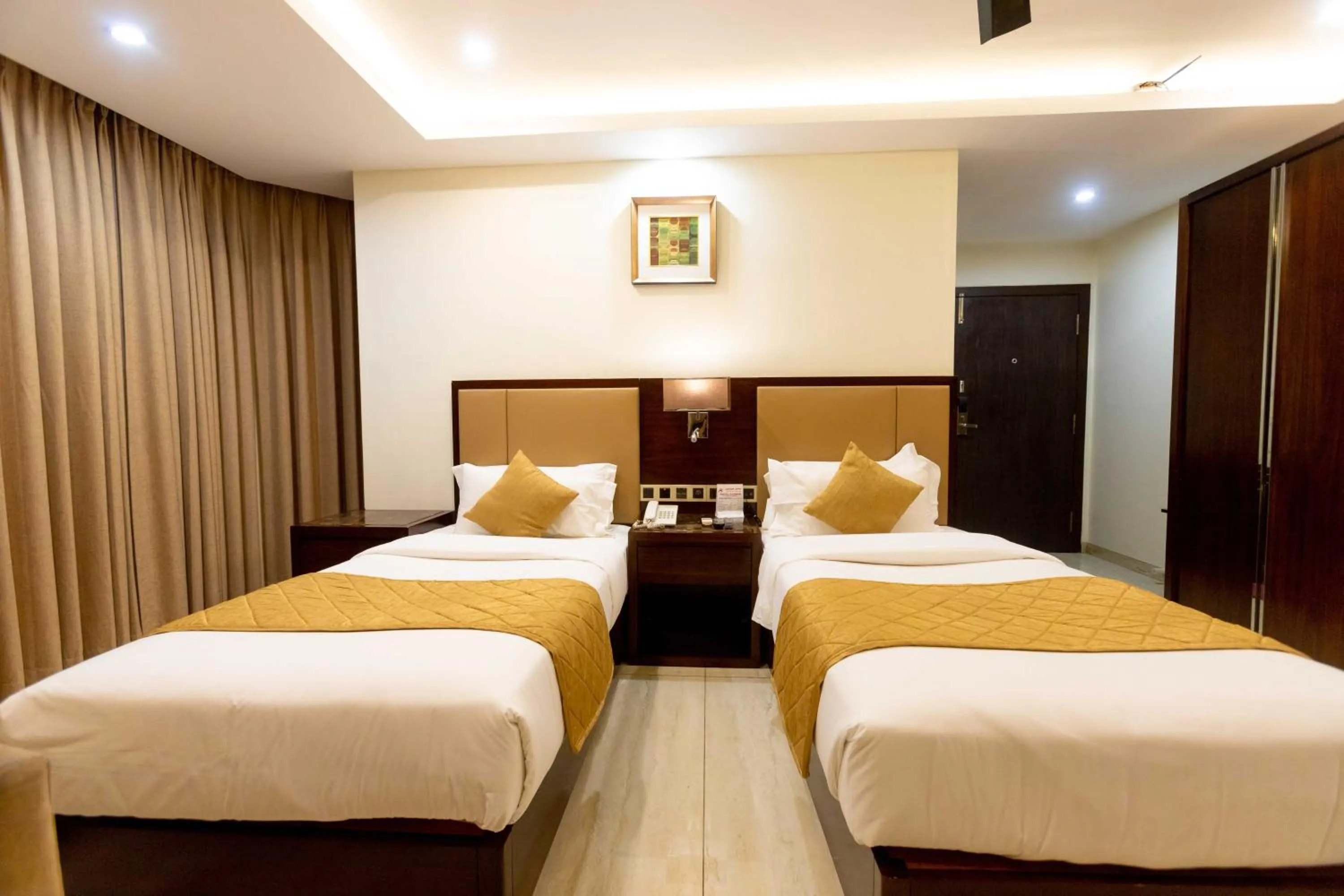 Bedroom, Bed in Hotel Godwin - Colaba