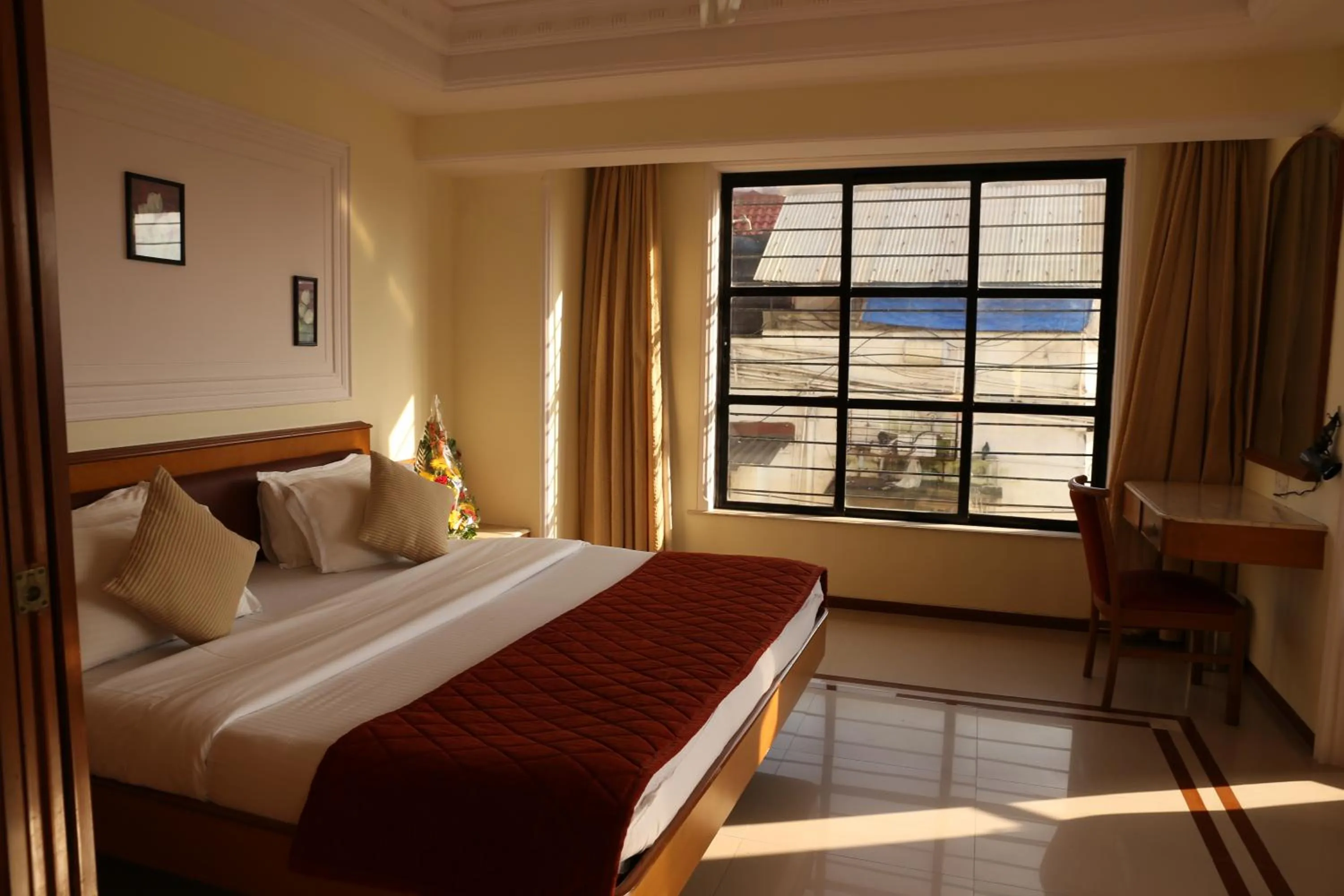 Bedroom, Bed in Hotel Godwin - Colaba