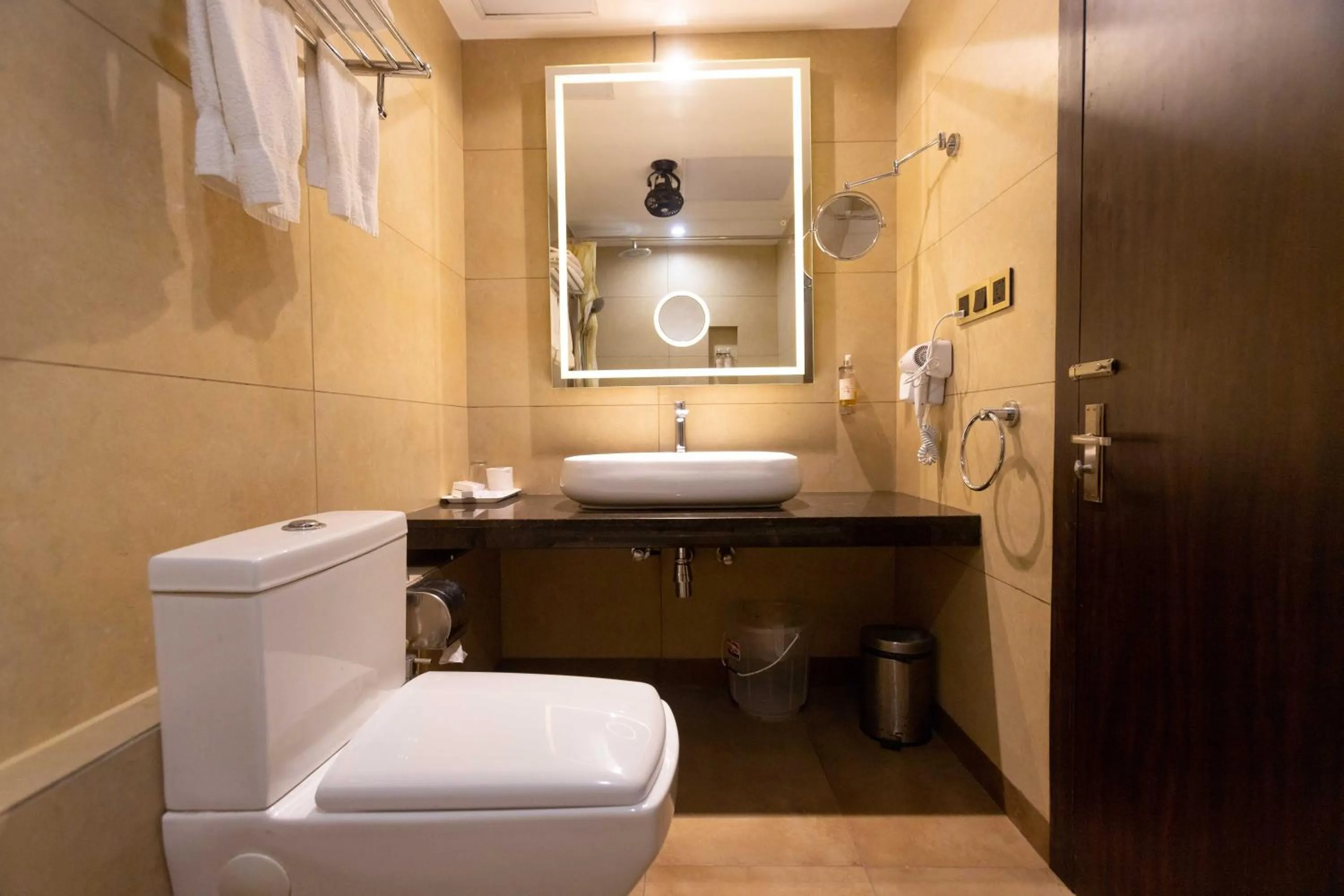 Toilet in Hotel Godwin - Colaba