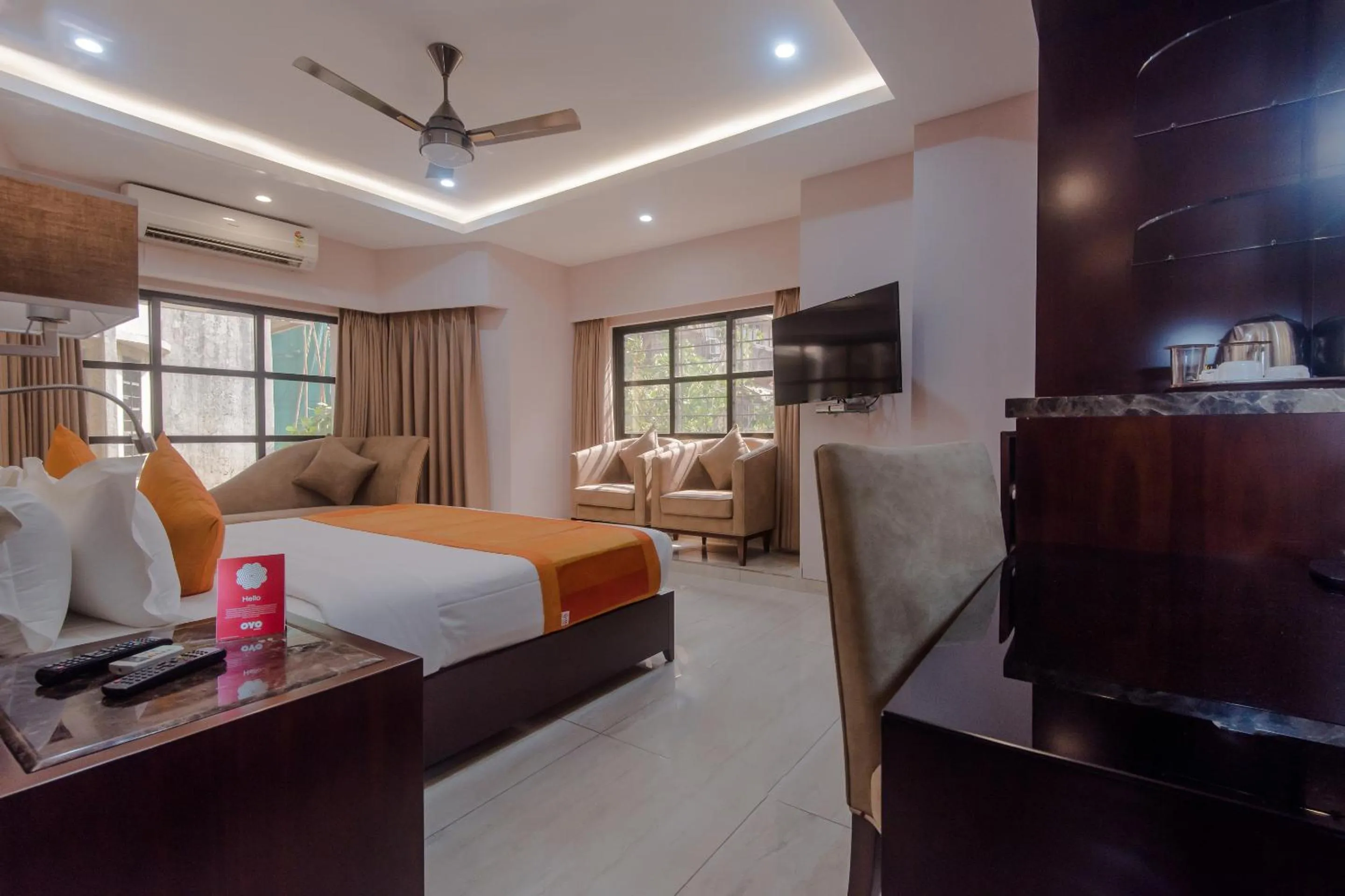 Bedroom, Bed in Hotel Godwin - Colaba