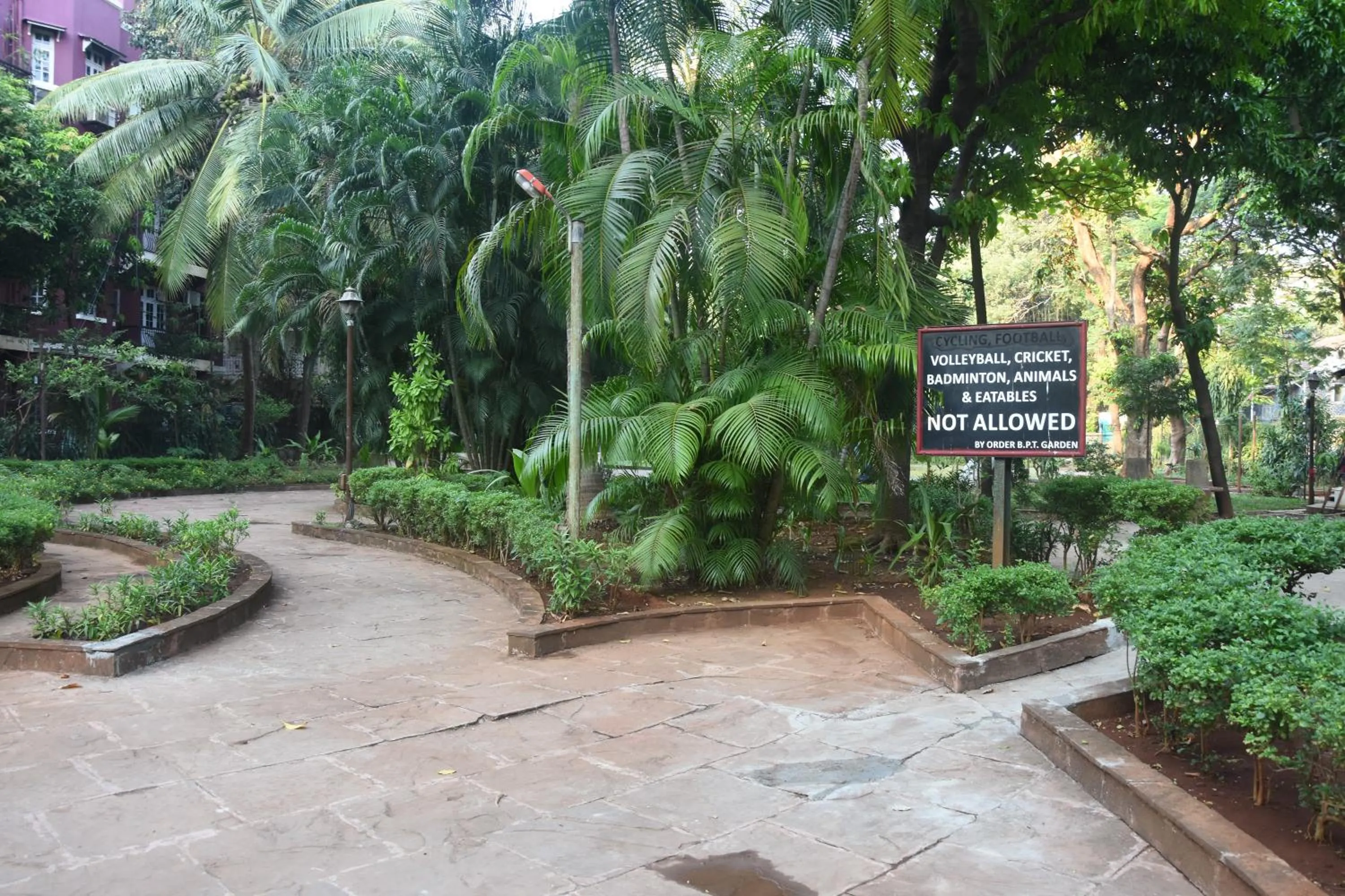 Garden in Hotel Godwin - Colaba
